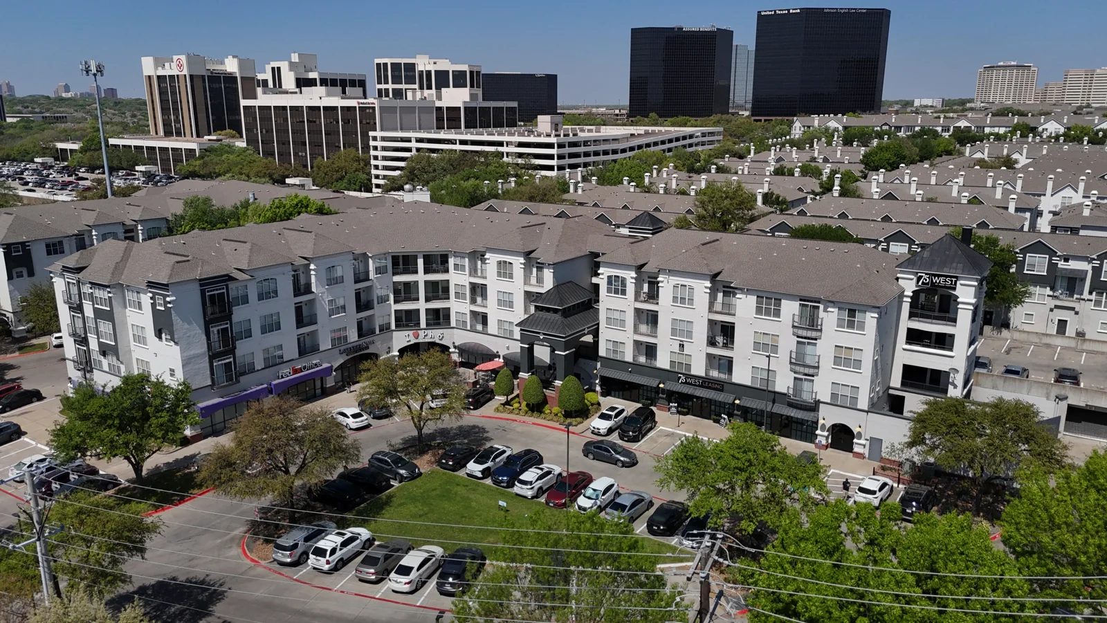 75 West Retail — Lease in Dallas, TX, photo 1 of 2