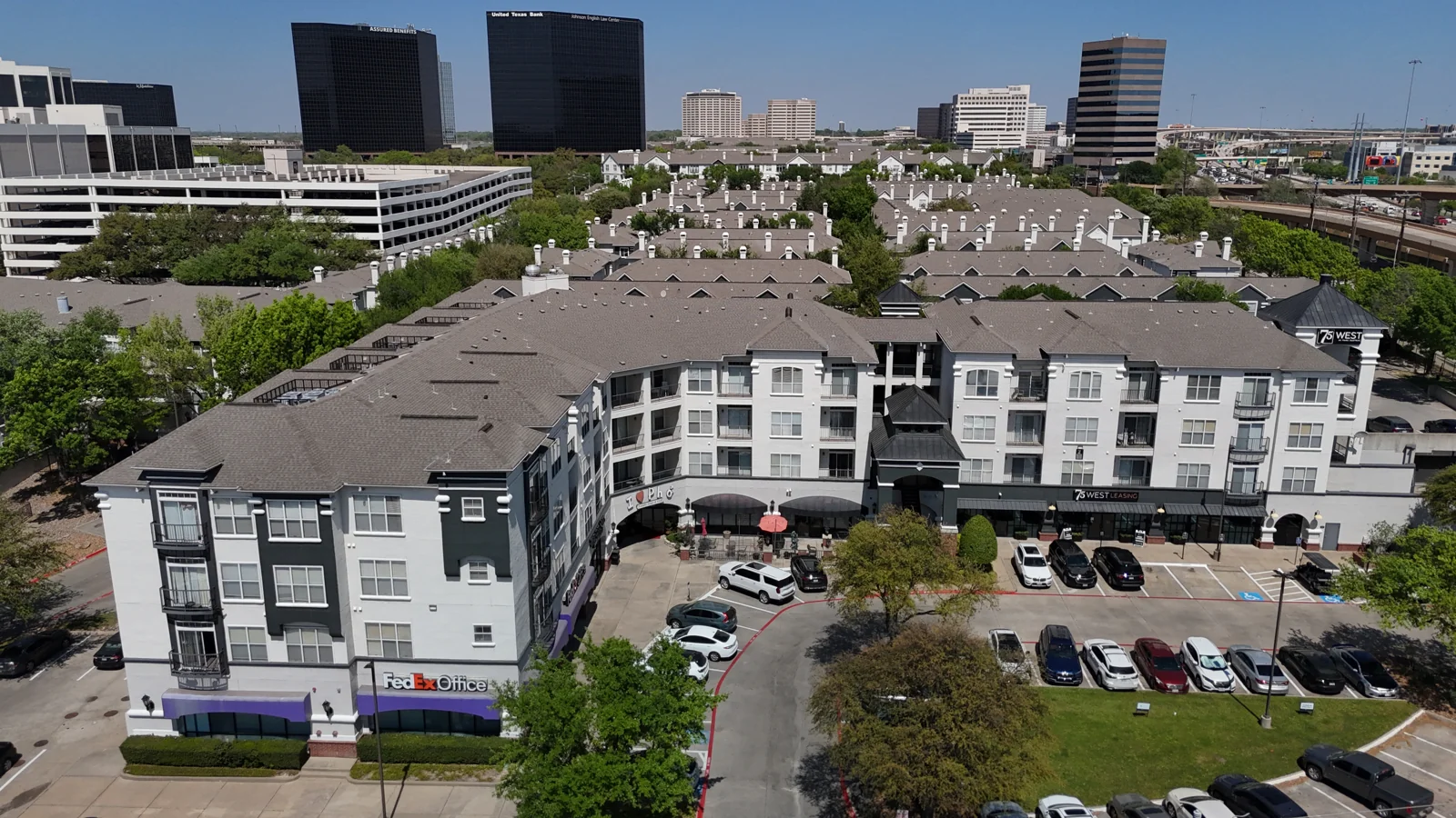 75 West Retail — Lease in Dallas, TX, photo 2 of 2