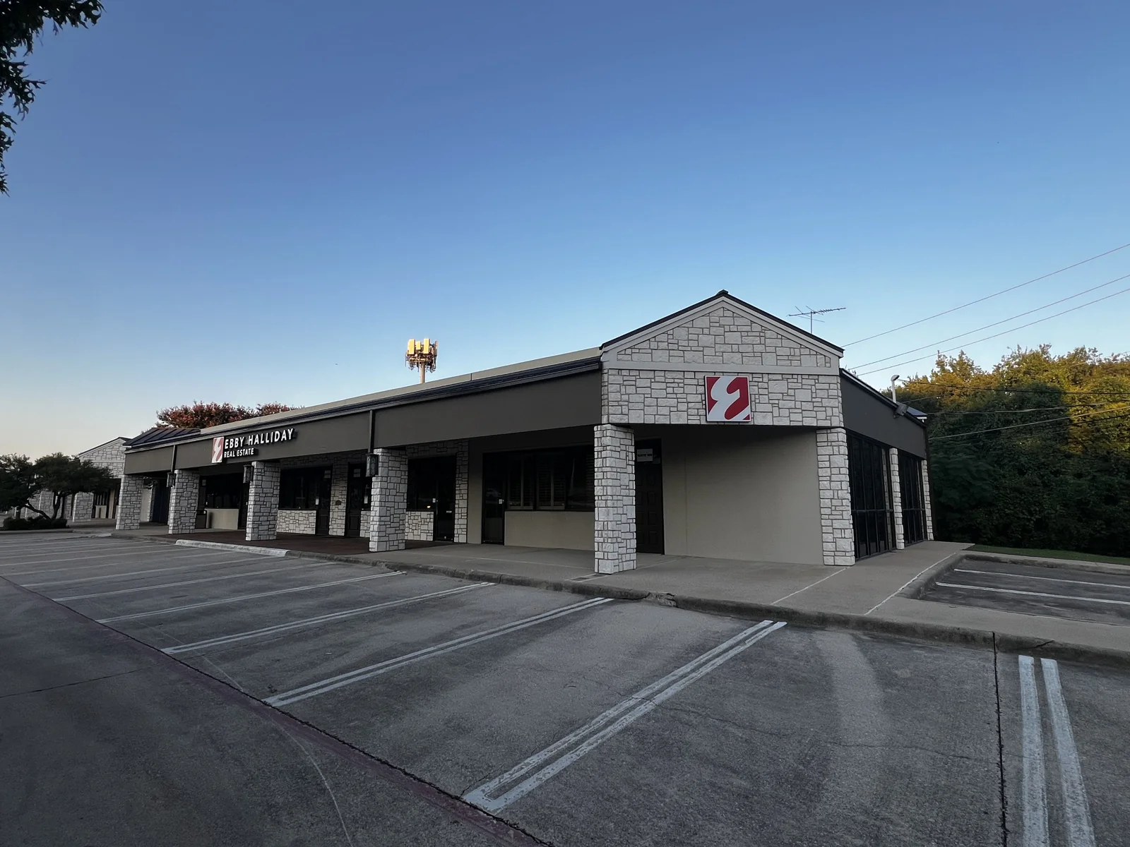 Dallas, TX Sublease — Lease in Dallas, TX, photo 2 of 5