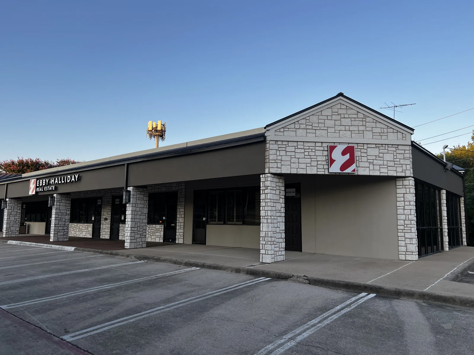 Dallas, TX Sublease — Lease in Dallas, TX, photo 4 of 5
