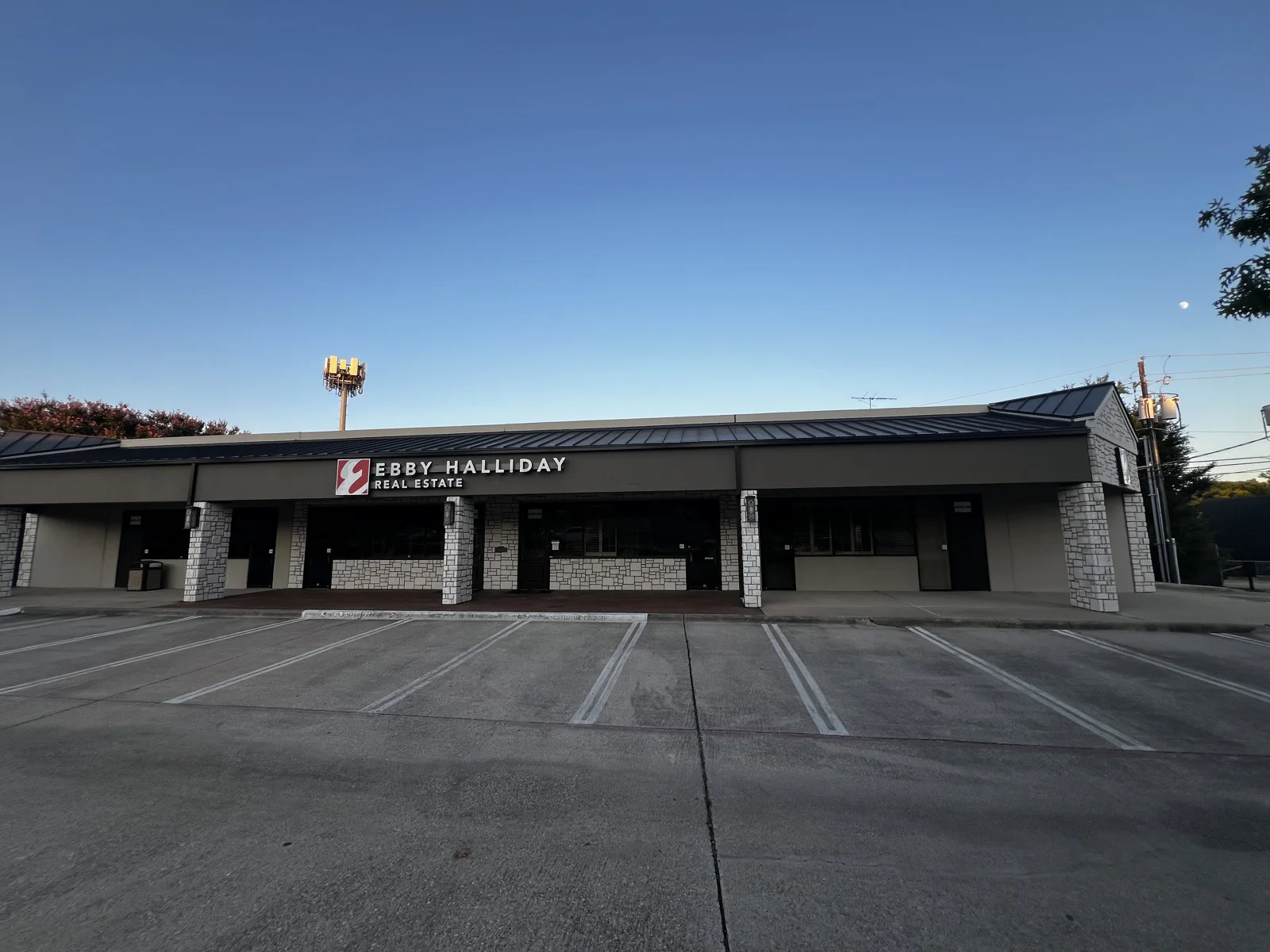 Dallas, TX Sublease — Lease in Dallas, TX, photo 5 of 5