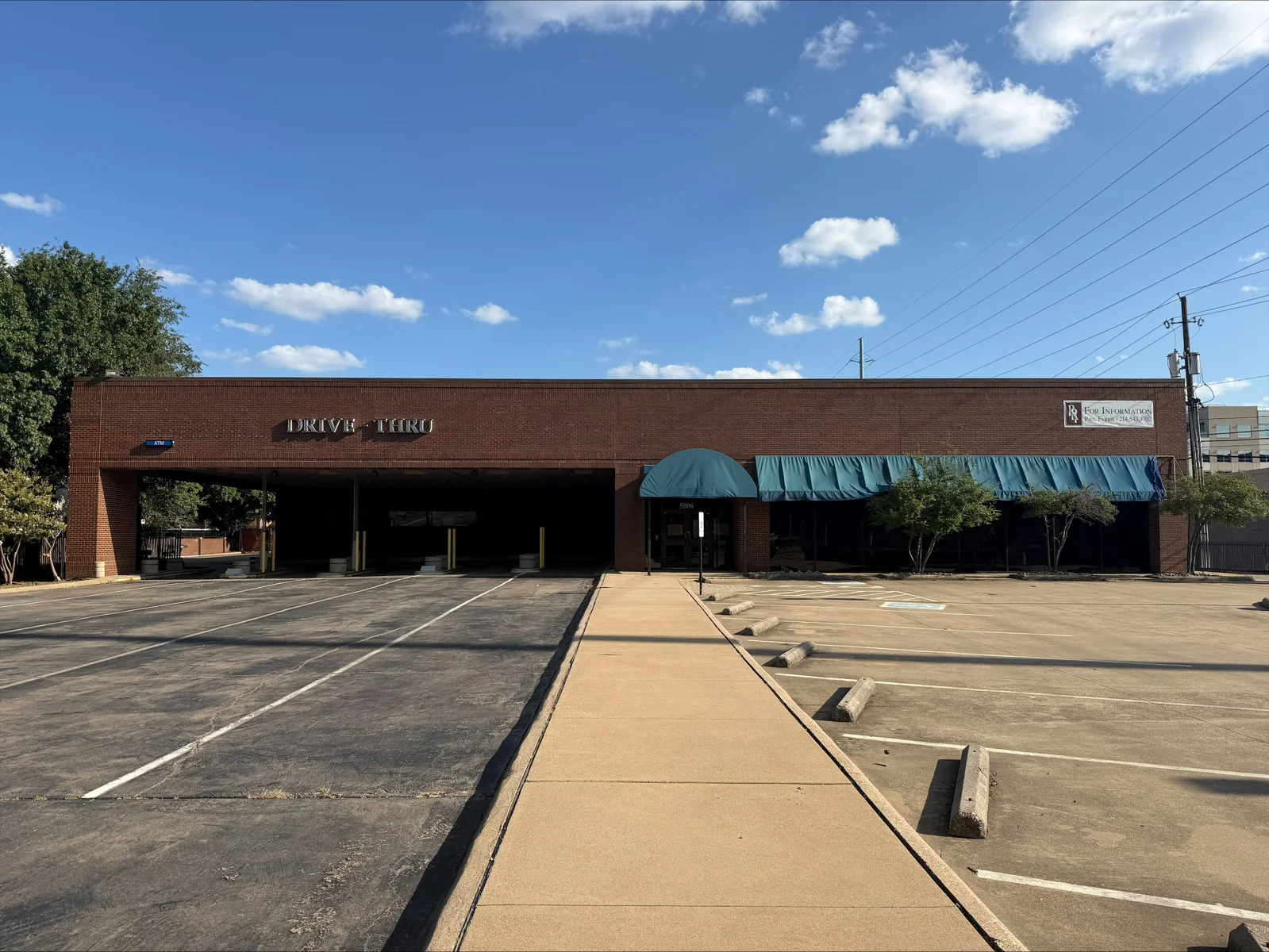 Retail in Dallas, TX — Sale in Dallas, TX, photo 2 of 2