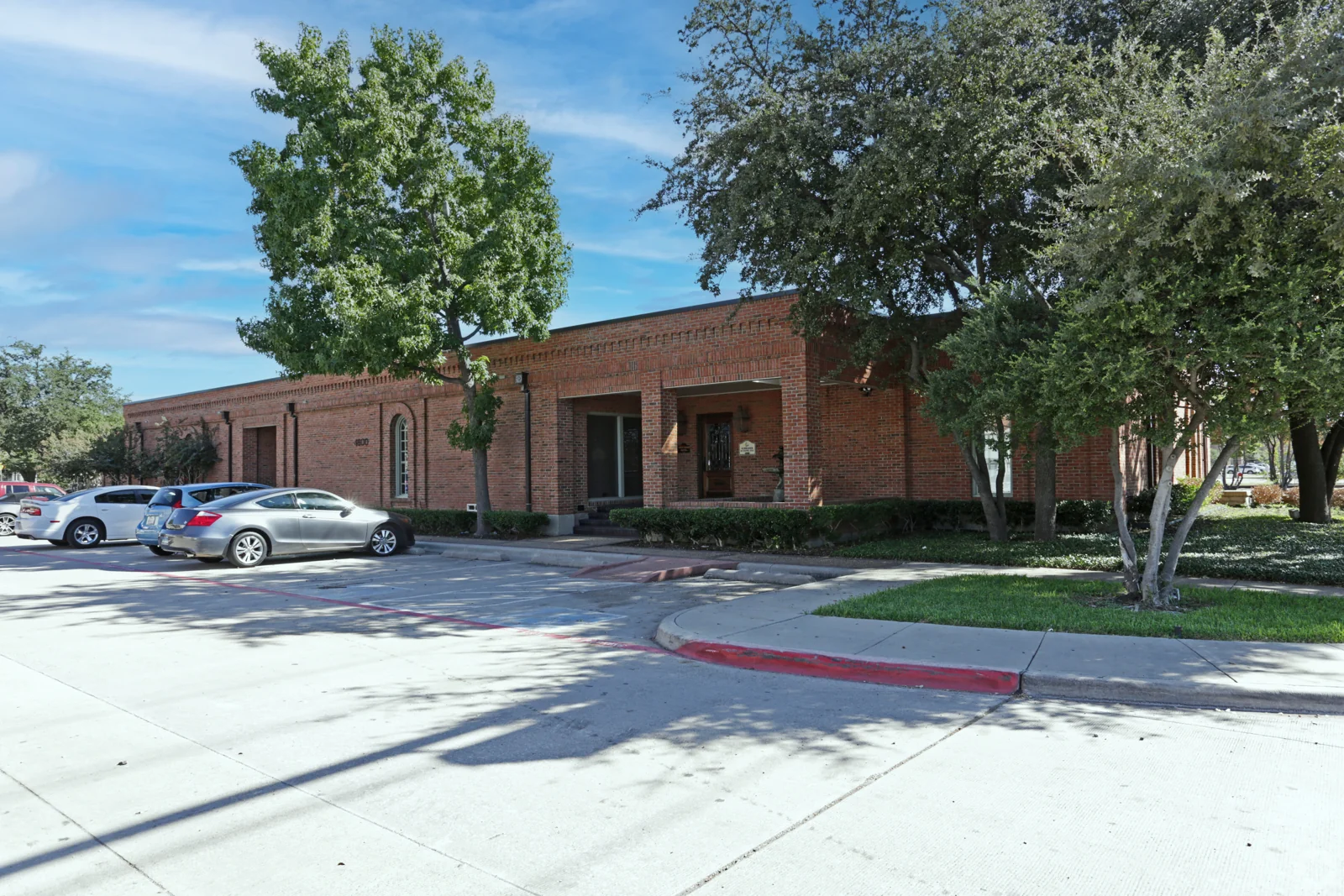 5,597-SF Office Building in Addison, Texas for Sublease — Lease in Addison, TX, photo 1 of 8