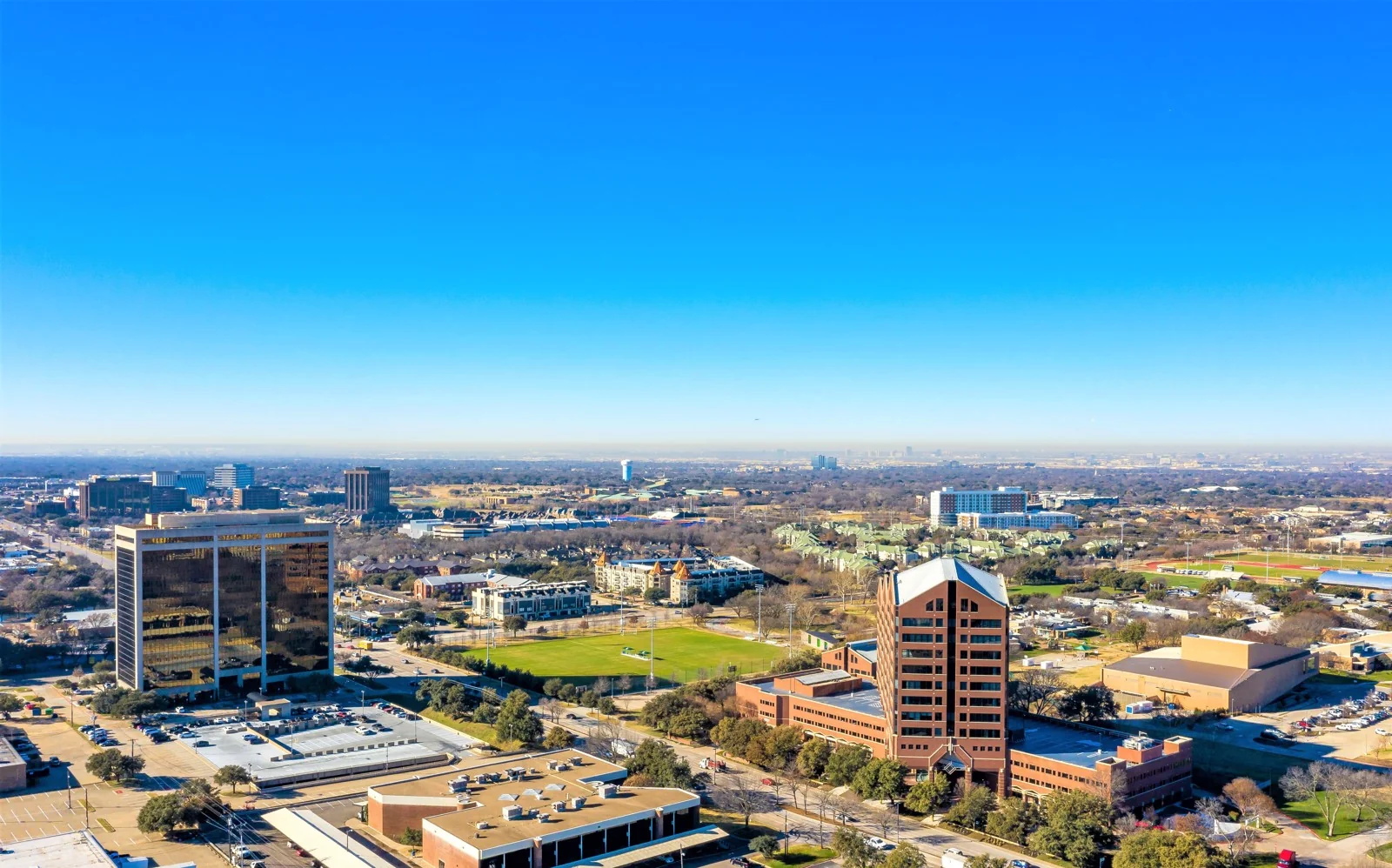 Greenhill Towers — Lease in Addison, TX, photo 2 of 8