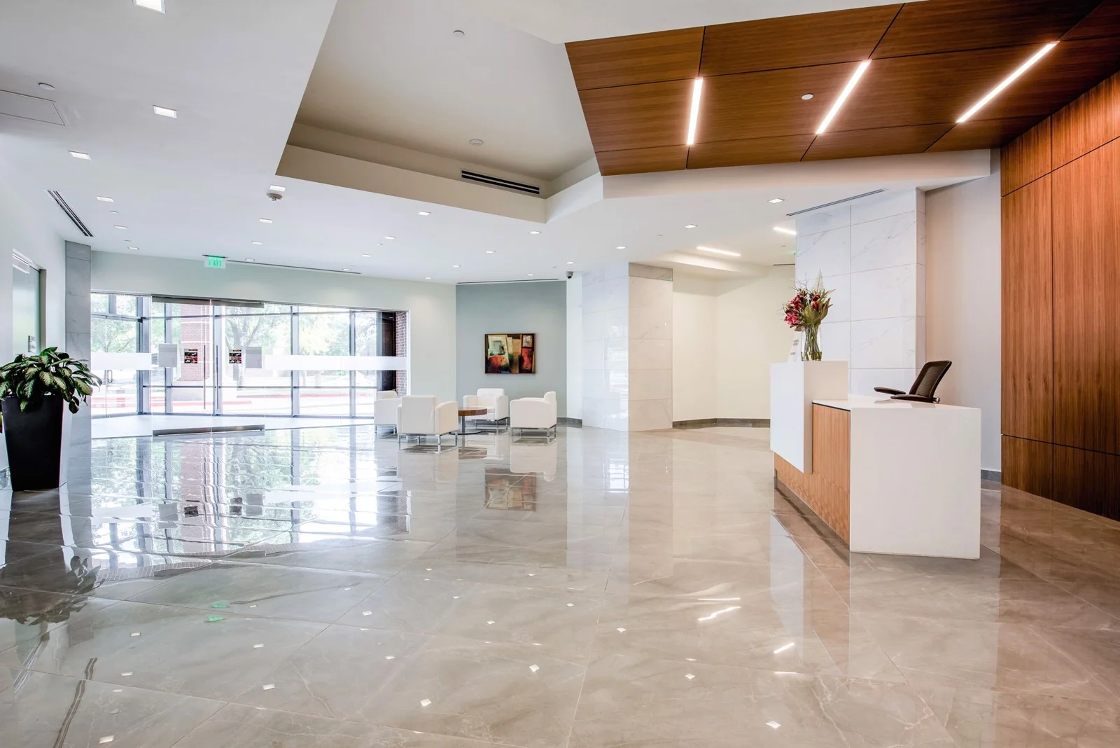 Greenhill Towers — Lease in Addison, TX, photo 3 of 8