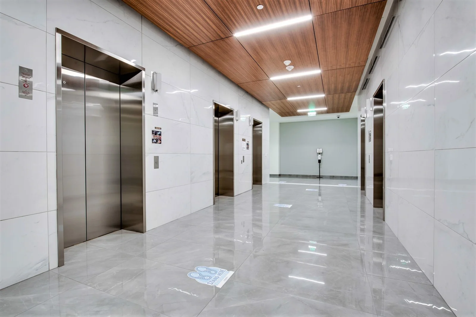 Greenhill Towers — Lease in Addison, TX, photo 4 of 8