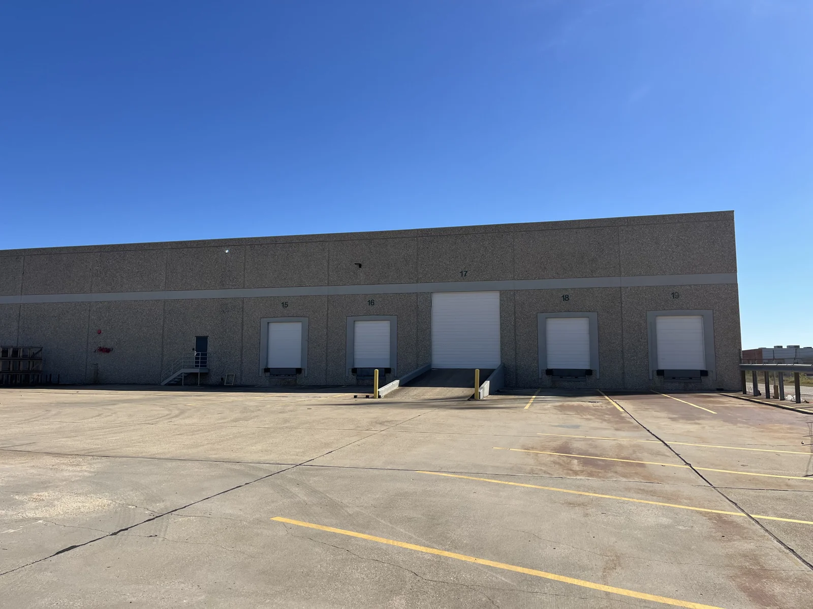 Industrial in Dallas, TX — Lease in Dallas, TX, photo 2 of 4