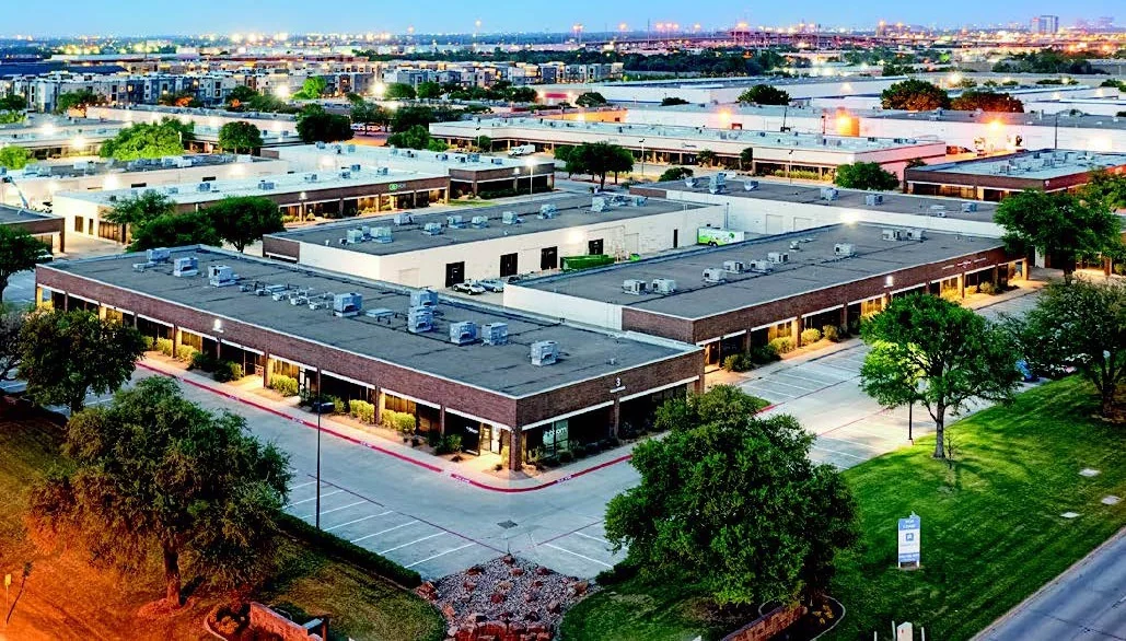 Industrial in Dallas, TX — Lease in Dallas, TX, photo 2 of 5