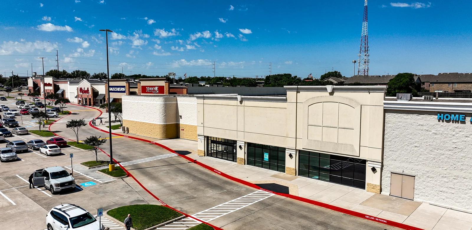Big Box Retail — Lewisville — Lease in Lewisville, TX, photo 2 of 2
