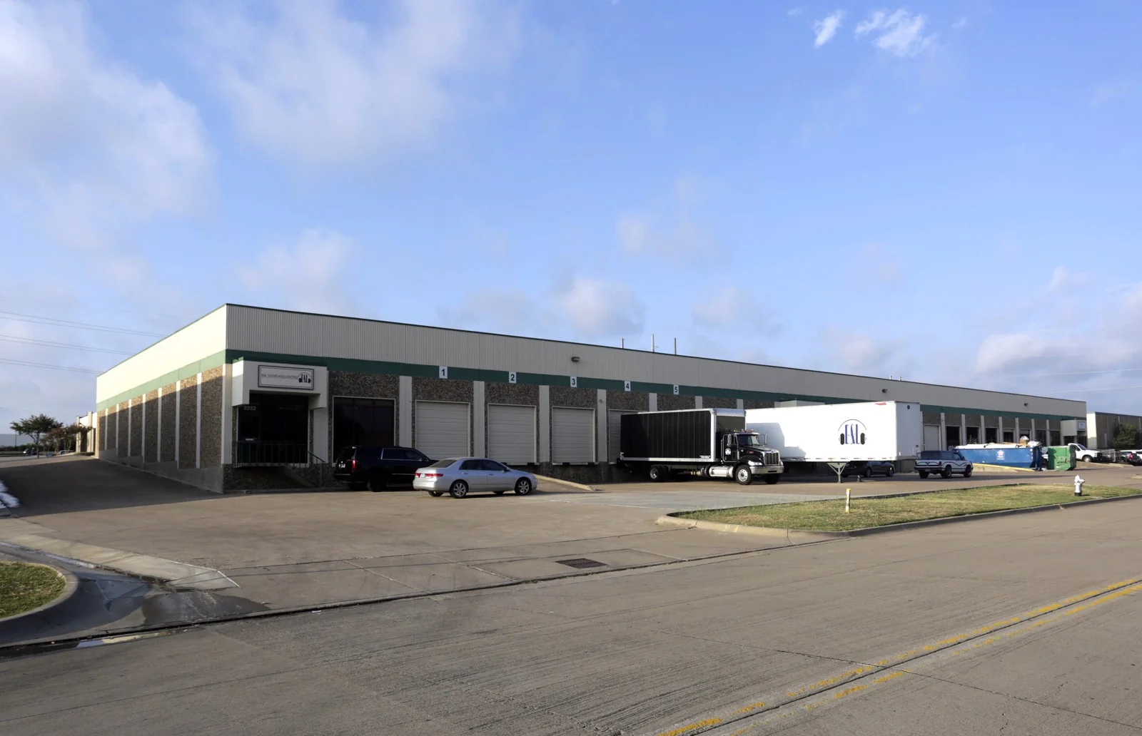 2218 Commerce Drive — Lease in Arlington, TX, photo 2 of 2
