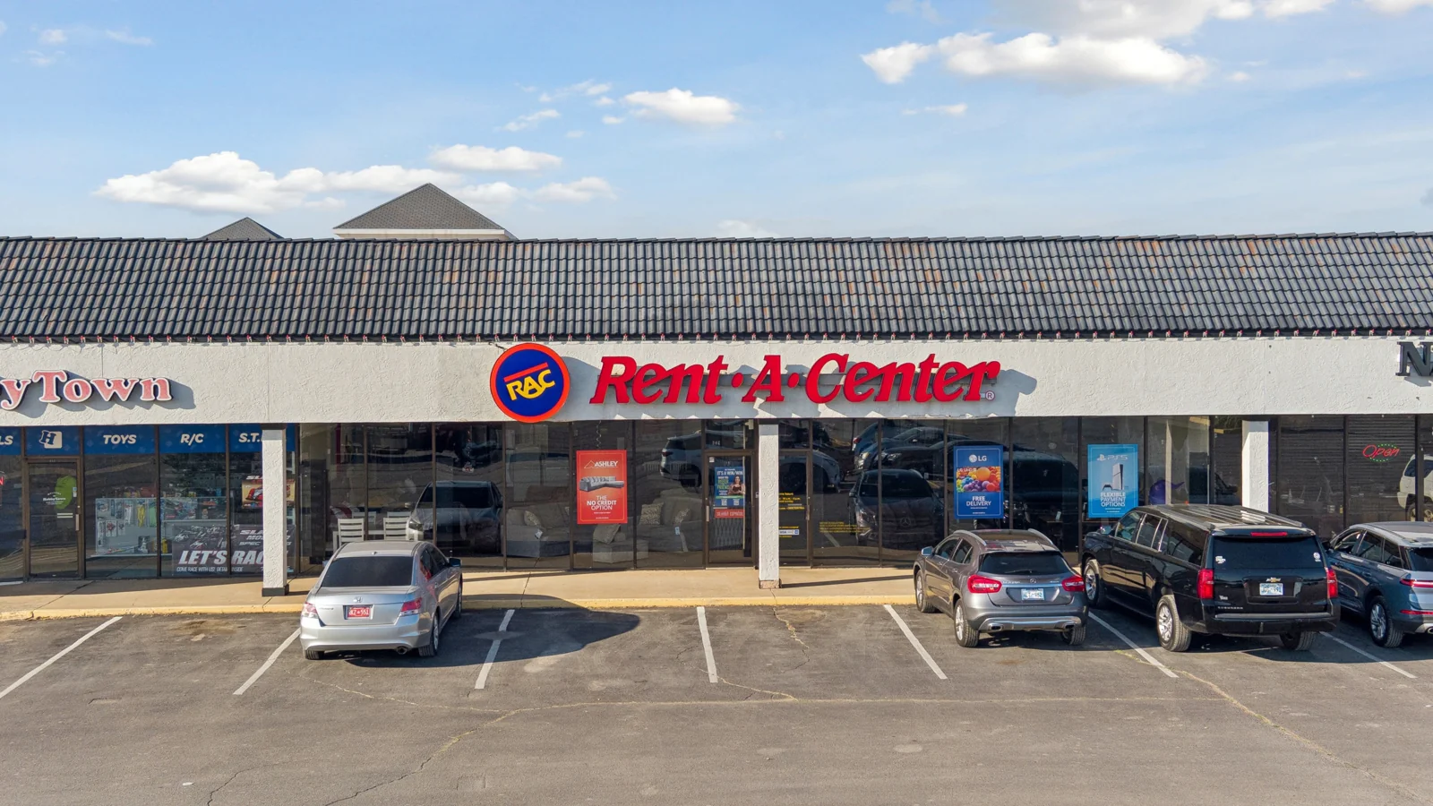North Oaks Shopping Center — Lease in Edmond, OK, photo 4 of 8
