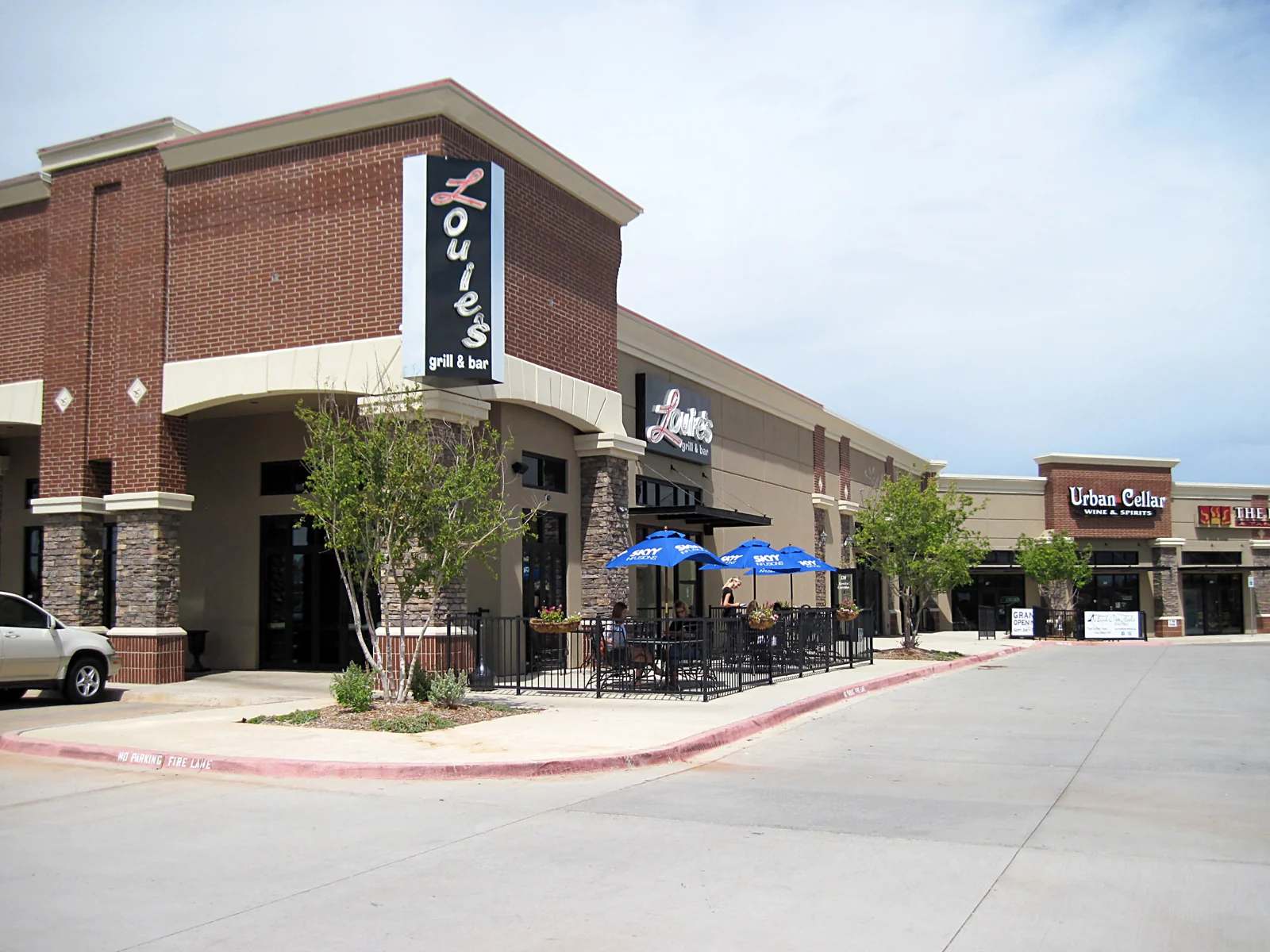 EDM Highland Park Shopping Center — Lease in Edmond, OK, photo 3 of 4
