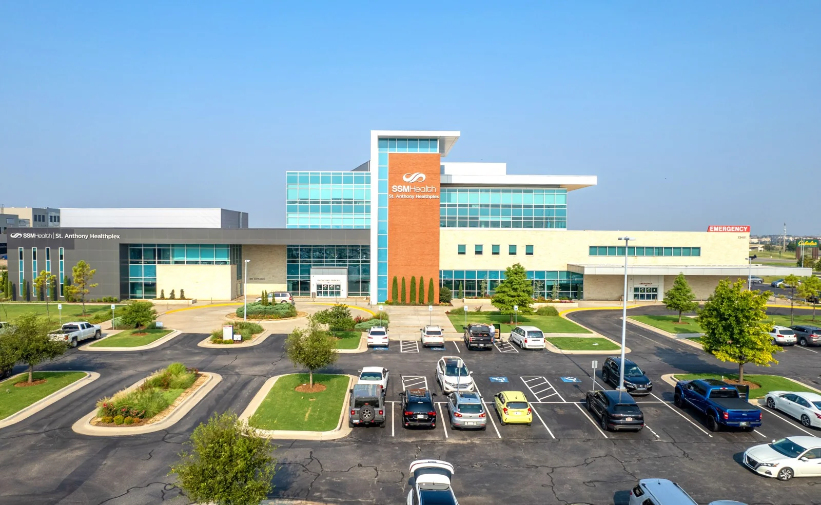 St. Anthony North Healthplex — Lease in Oklahoma City, OK, photo 1 of 4