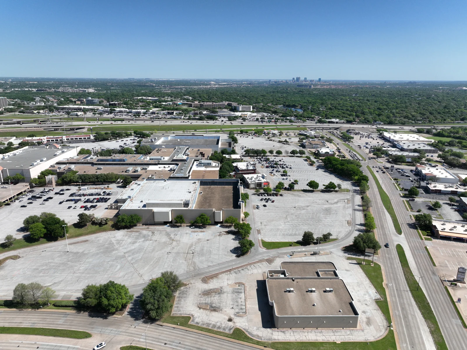 Hulen Mall — Lease in Fort Worth, TX, photo 1 of 4