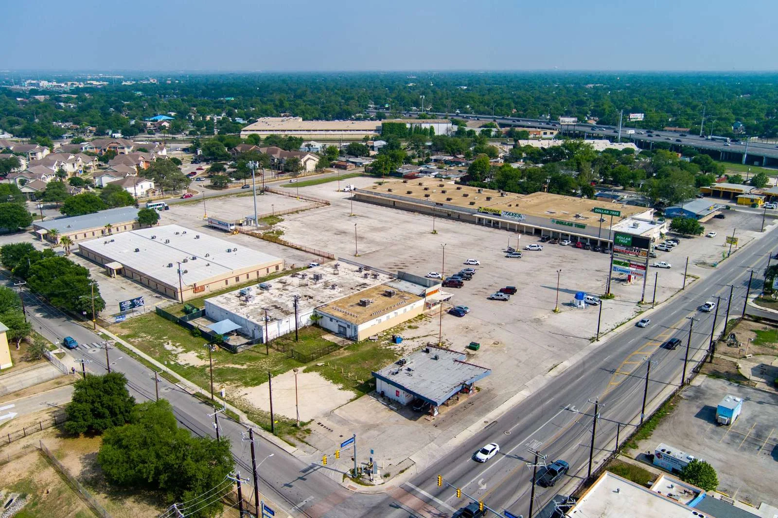 Empire Plaza — Lease in San Antonio, TX, photo 1 of 5