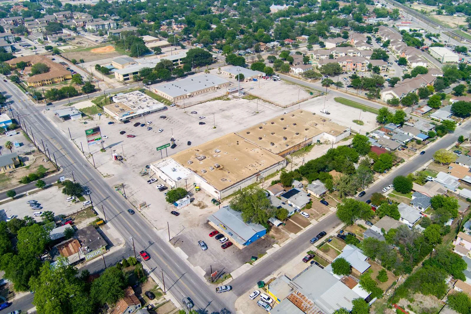 Empire Plaza — Lease in San Antonio, TX, photo 2 of 5