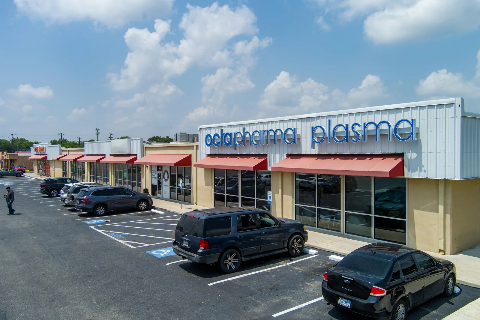 Zarzamora Crossing — Lease in San Antonio, TX, photo 1 of 3