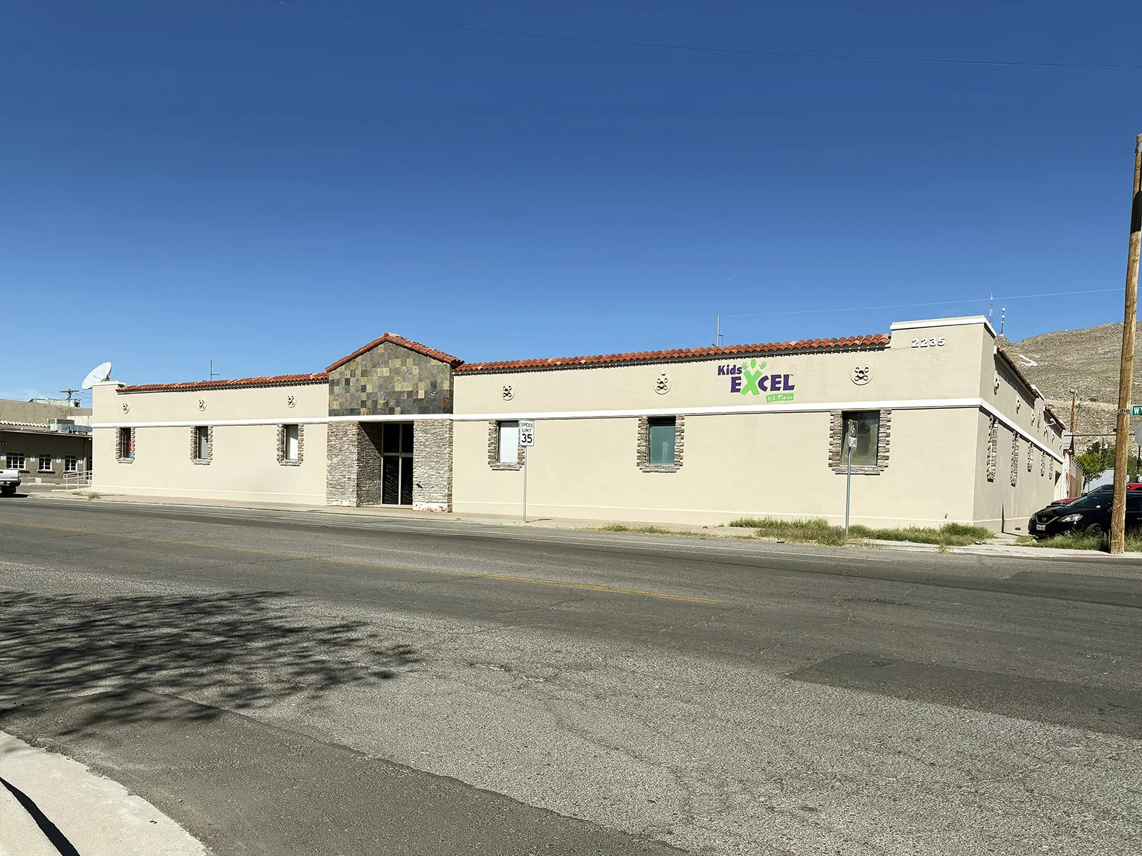 Central El Paso Office/Warehouse — Sale in El Paso, TX, photo 1 of 8