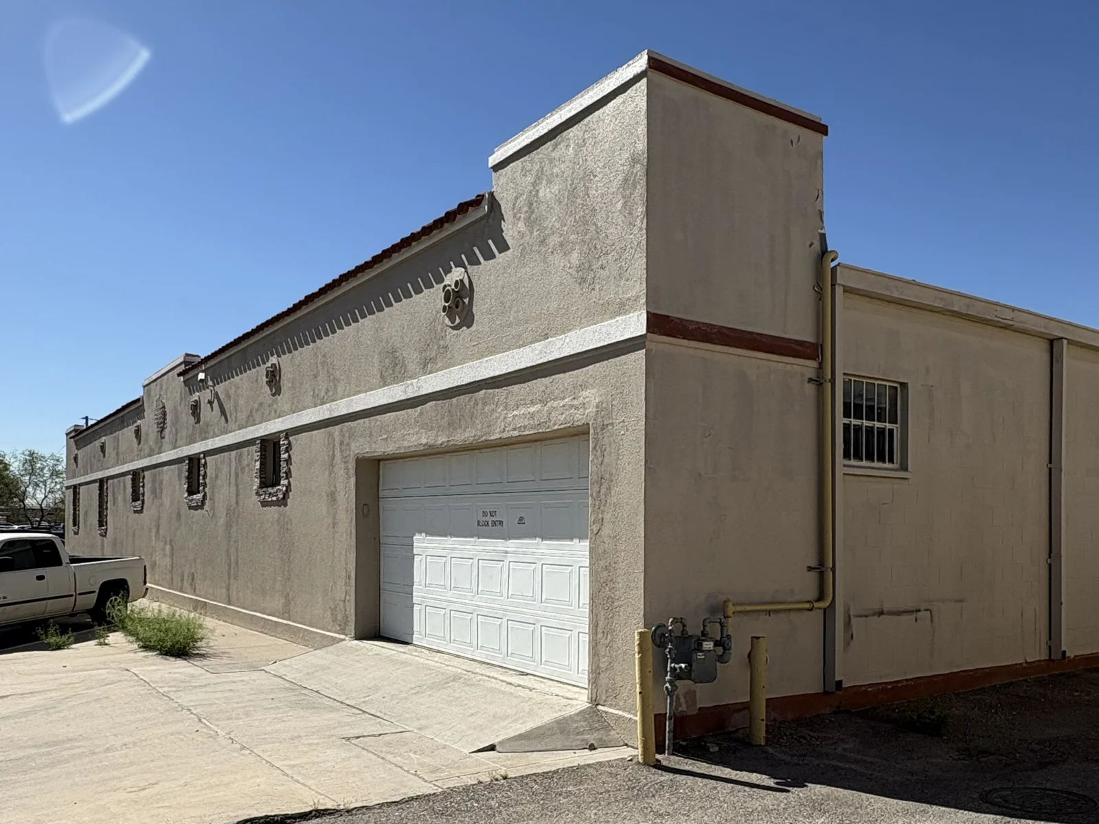 Central El Paso Office/Warehouse — Sale in El Paso, TX, photo 2 of 8
