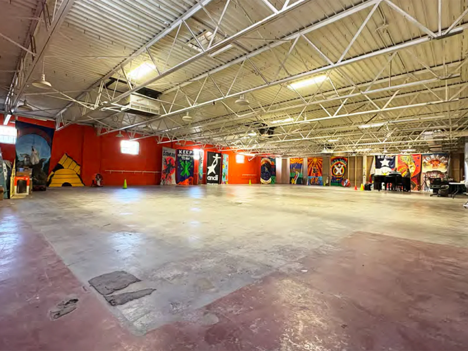 Central El Paso Office/Warehouse — Sale in El Paso, TX, photo 4 of 8
