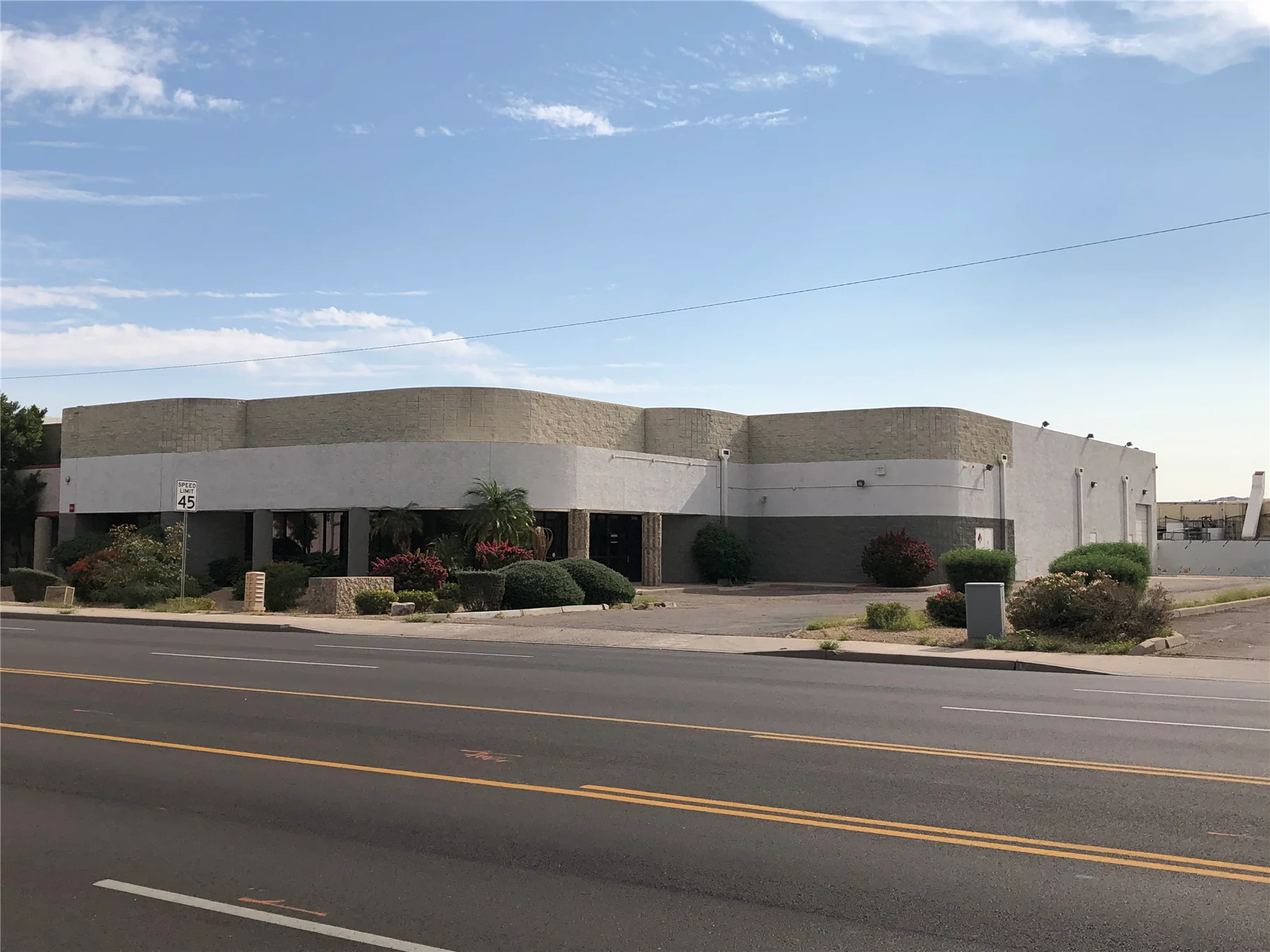 Industrial in Phoenix, AZ — Lease in Phoenix, AZ, photo 4 of 5