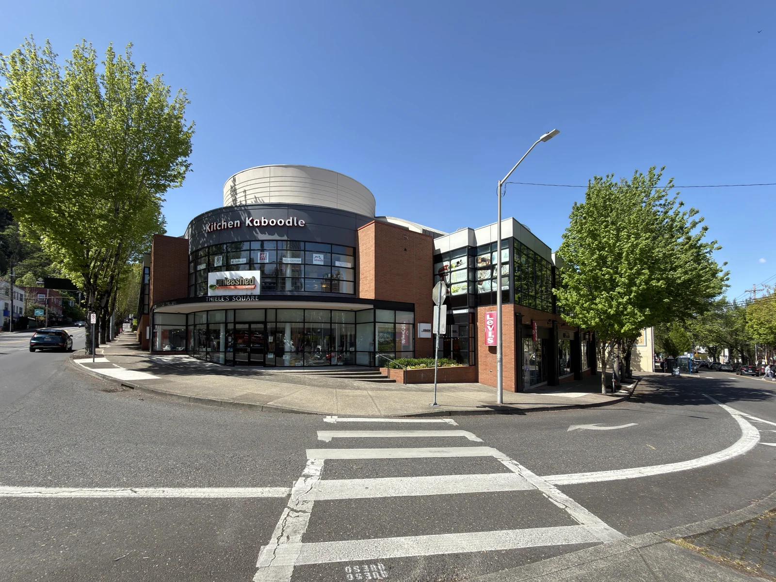 2303-2305 W Burnside Street - Thiele's Square — Lease in Portland, OR, photo 2 of 4