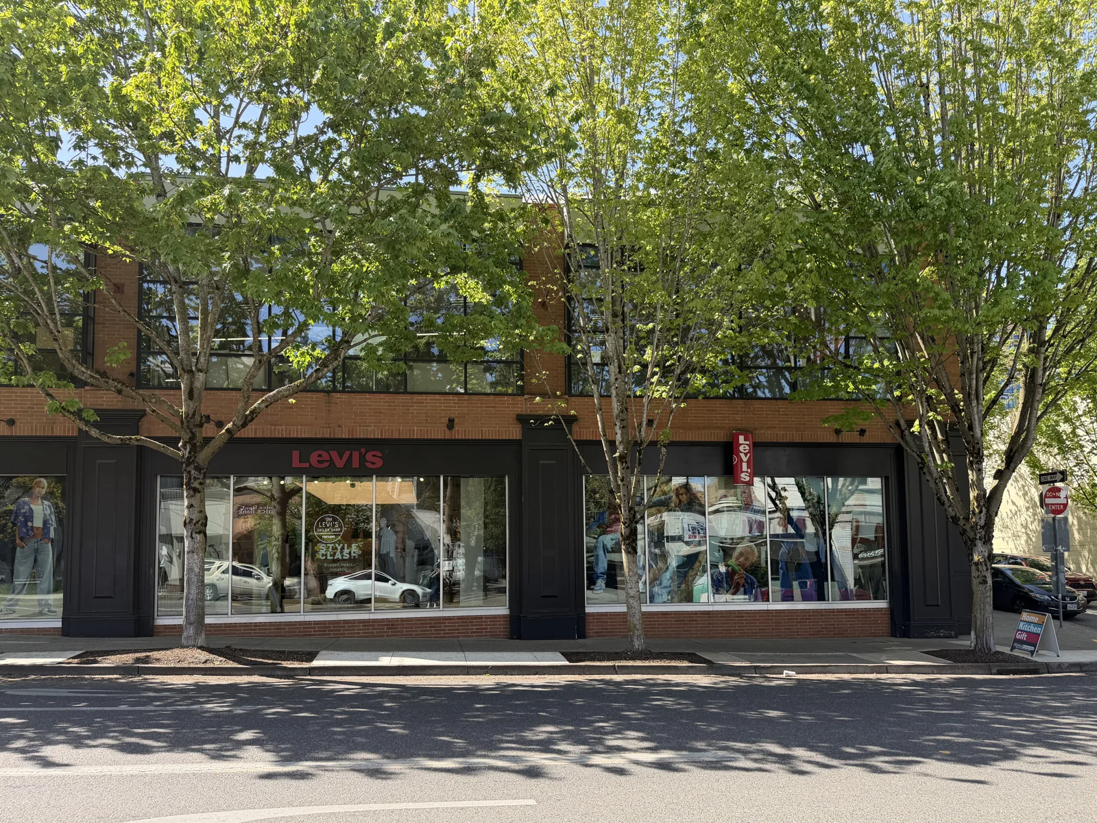 2303-2305 W Burnside Street - Thiele's Square — Lease in Portland, OR, photo 3 of 4