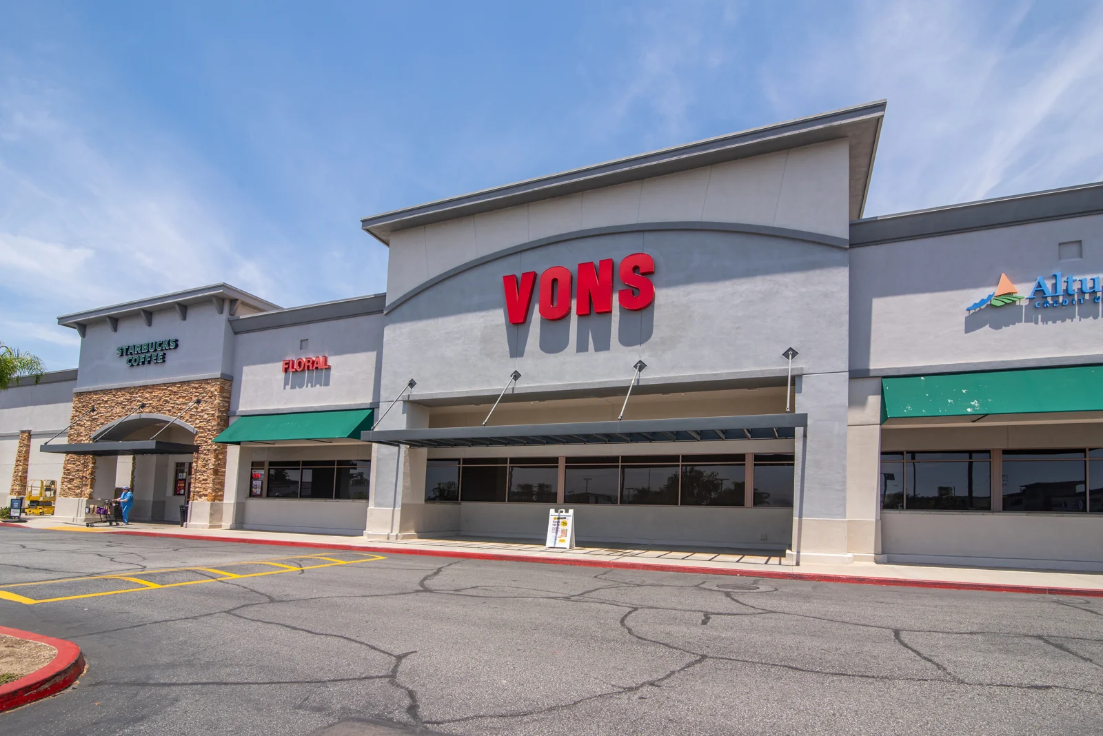 PLAZA AT SILVERHAWK — Lease in Murrieta, CA, photo 3 of 6