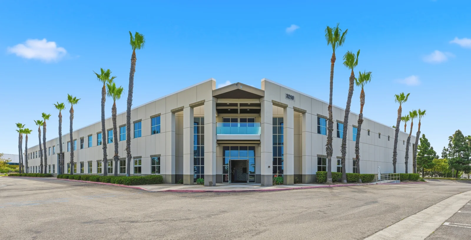 Palomar Corporate Center — Lease in Vista, CA, photo 1 of 3
