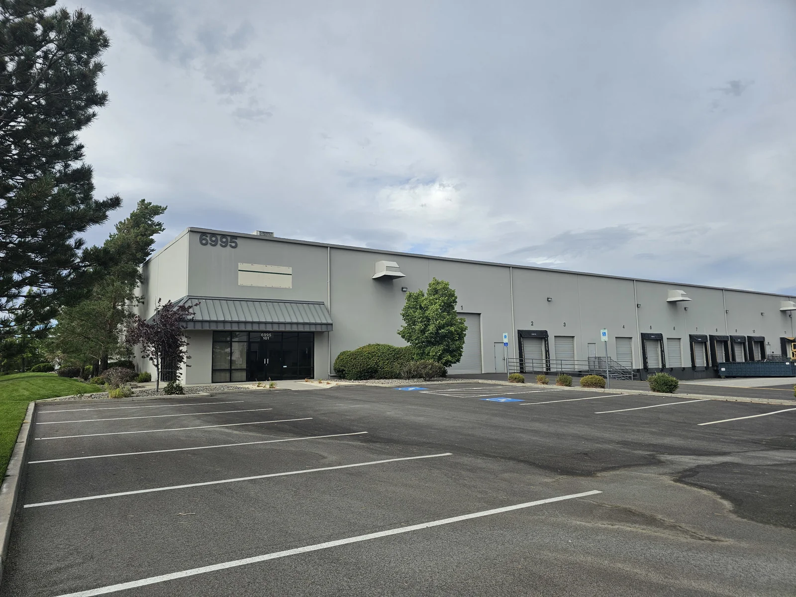 Silver Lake Business Park — Lease in Reno, NV, photo 1 of 7