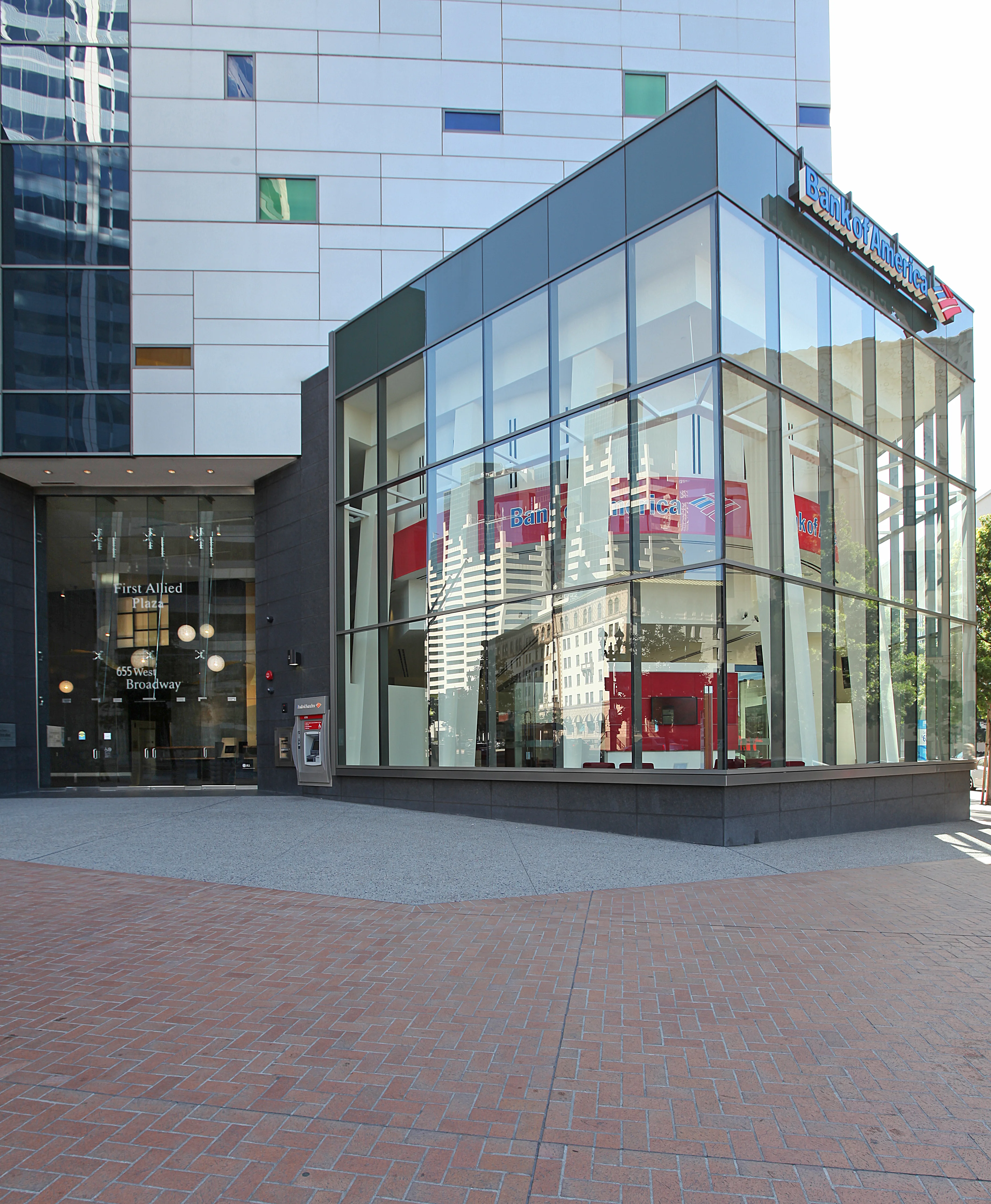 655 W Broadway — Lease in San Diego, CA, photo 2 of 8