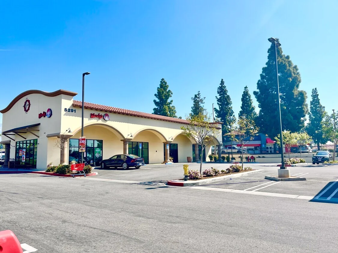 Retail in Montclair, CA — Lease in Montclair, CA, photo 1 of 8