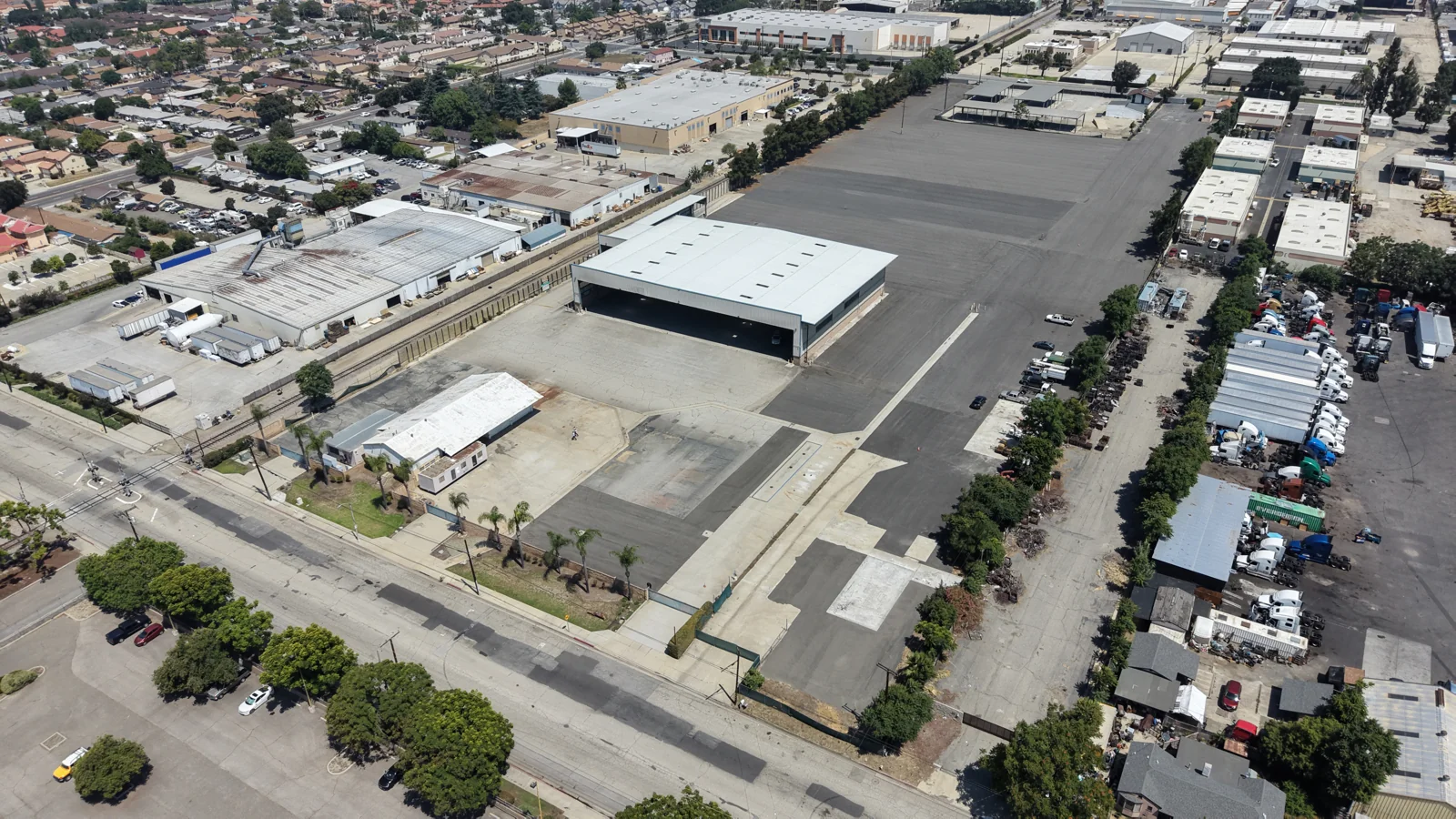 ±10.8 Acre Industrial Outside Storage Facility — Sale in Pomona, CA, photo 1 of 4