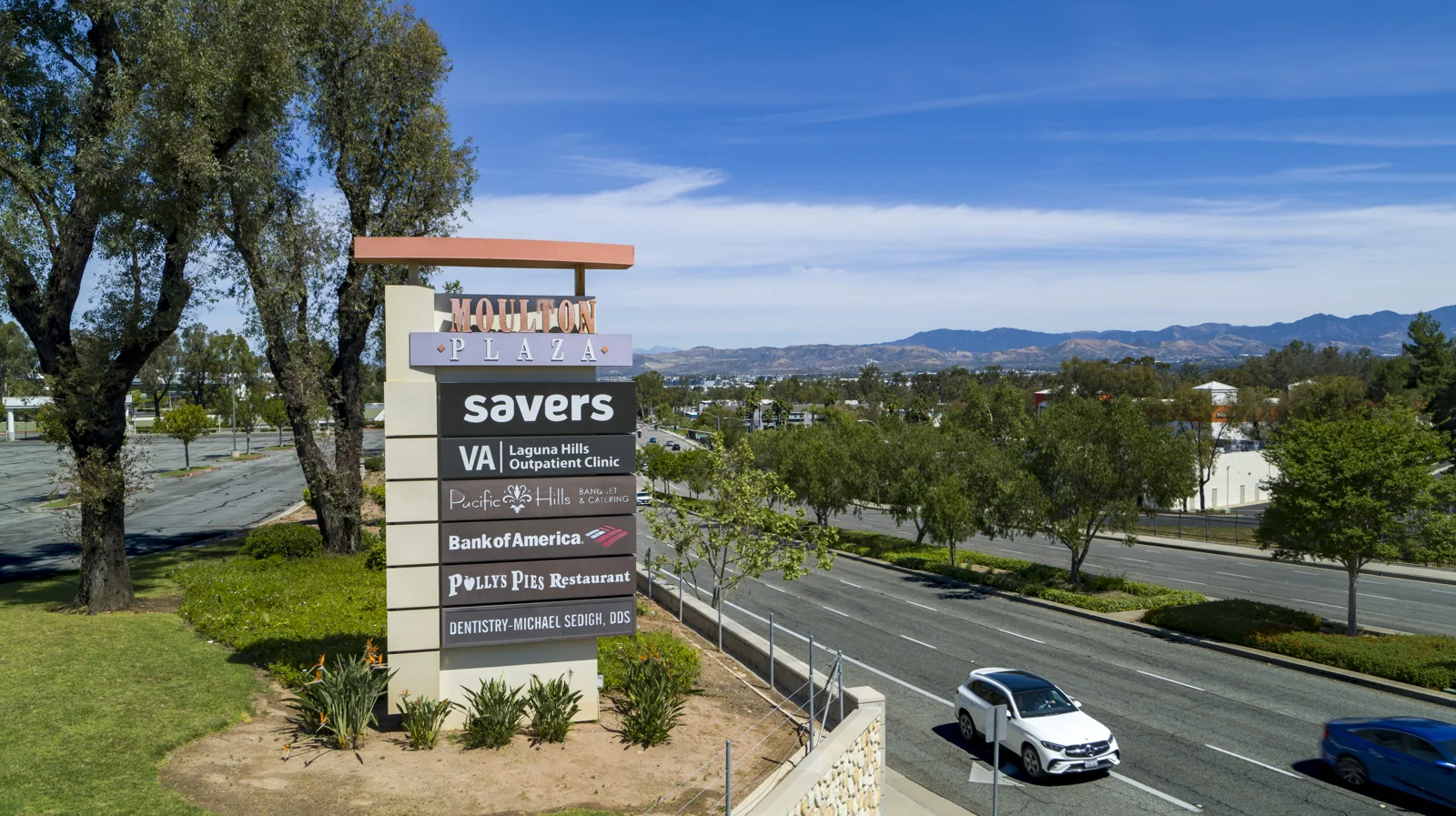 Moulton Plaza — Lease in Laguna Hills, CA, photo 1 of 7