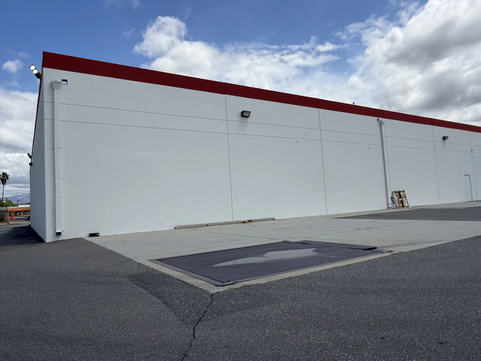 Industrial in Commerce, CA — Lease in Commerce, CA, photo 3 of 5