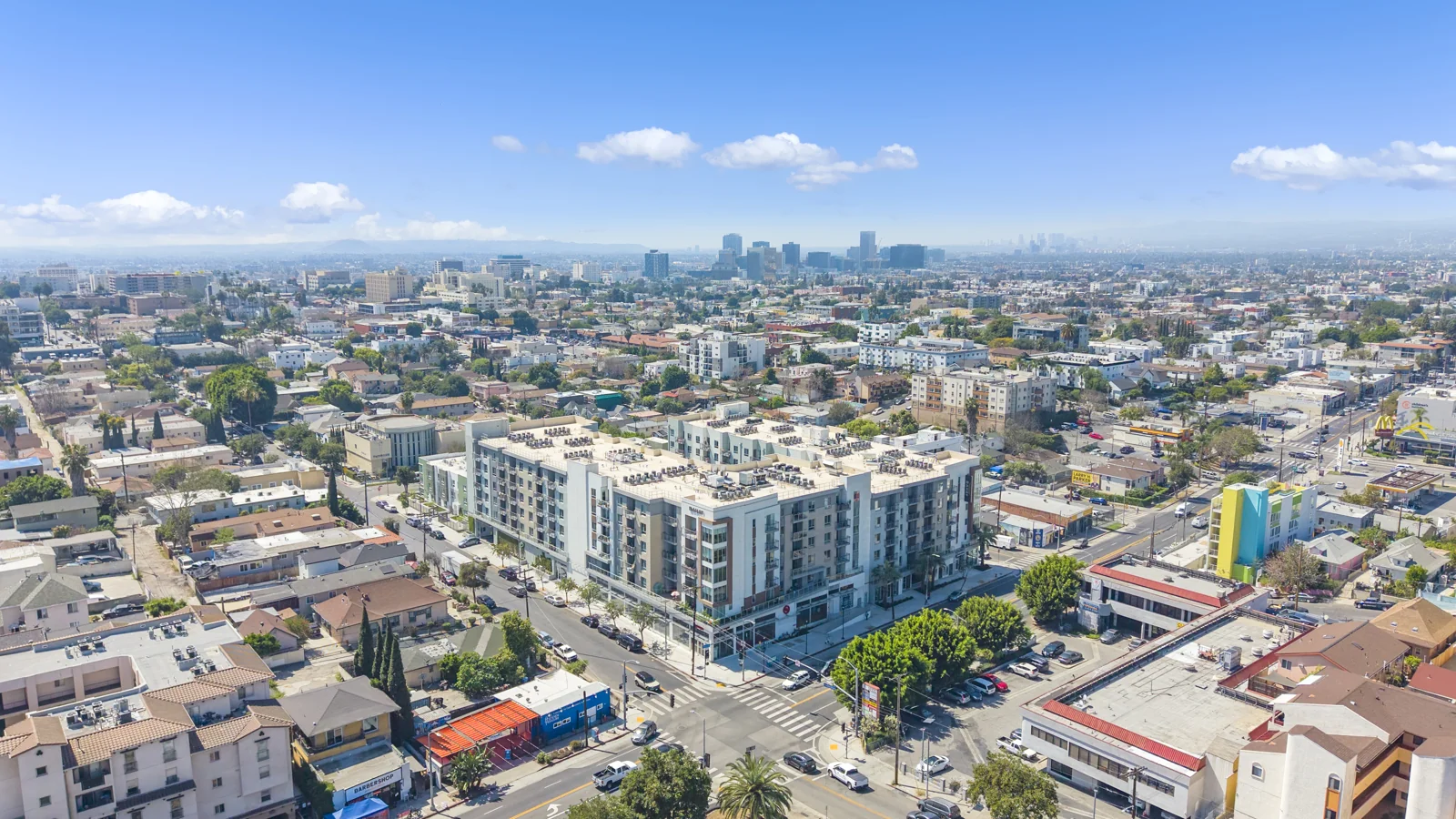 Bahay Apartments — Lease in Los Angeles, CA, photo 2 of 8