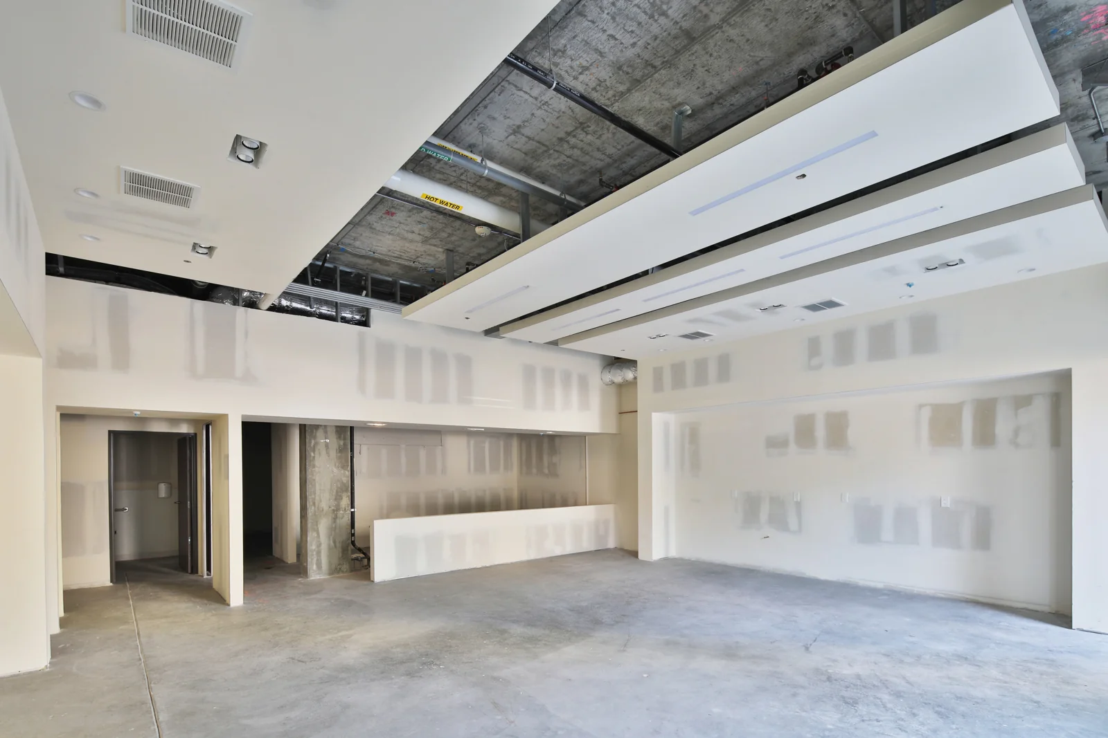 Bahay Apartments — Lease in Los Angeles, CA, photo 7 of 8