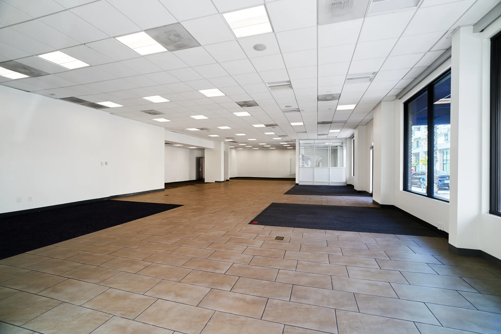 Retail in Long Beach, CA — Lease in Long Beach, CA, photo 4 of 7
