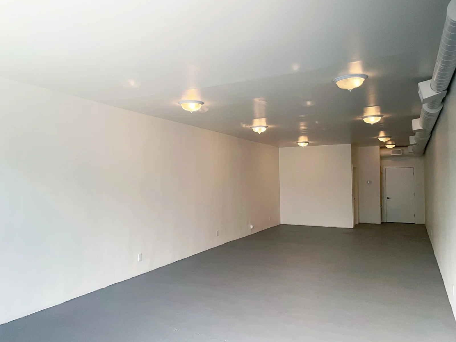 Retail in Los Angeles, CA — Lease in Los Angeles, CA, photo 4 of 8