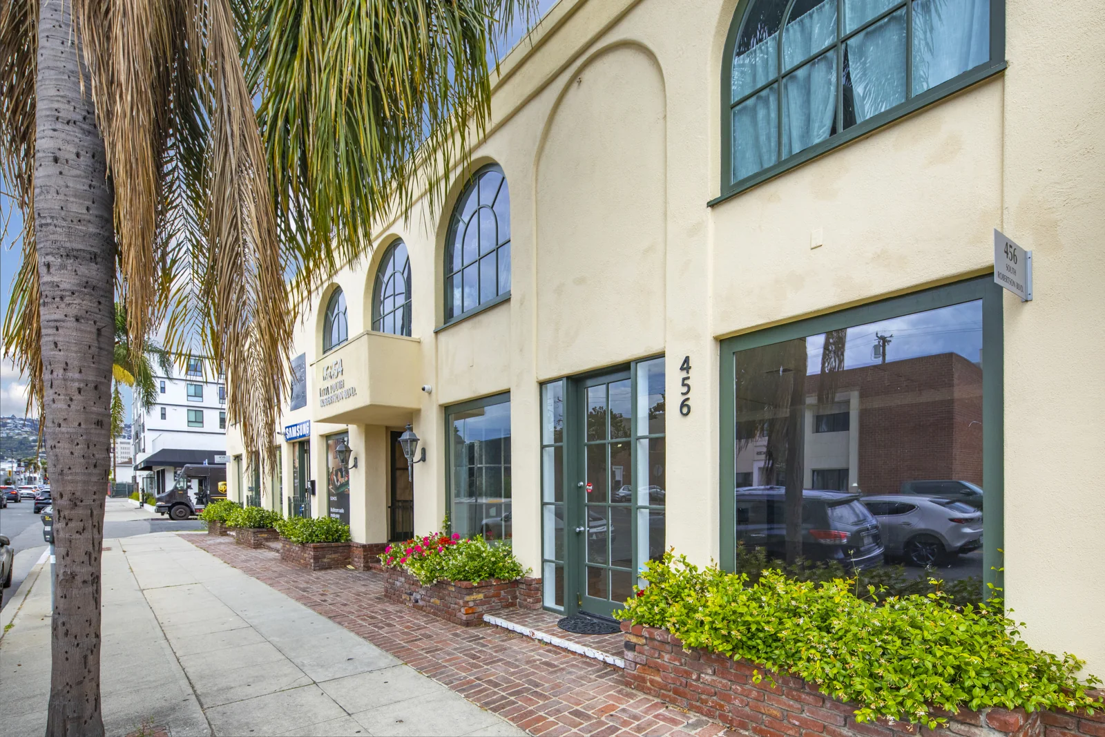 Retail in Los Angeles, CA — Lease in Los Angeles, CA, photo 6 of 8