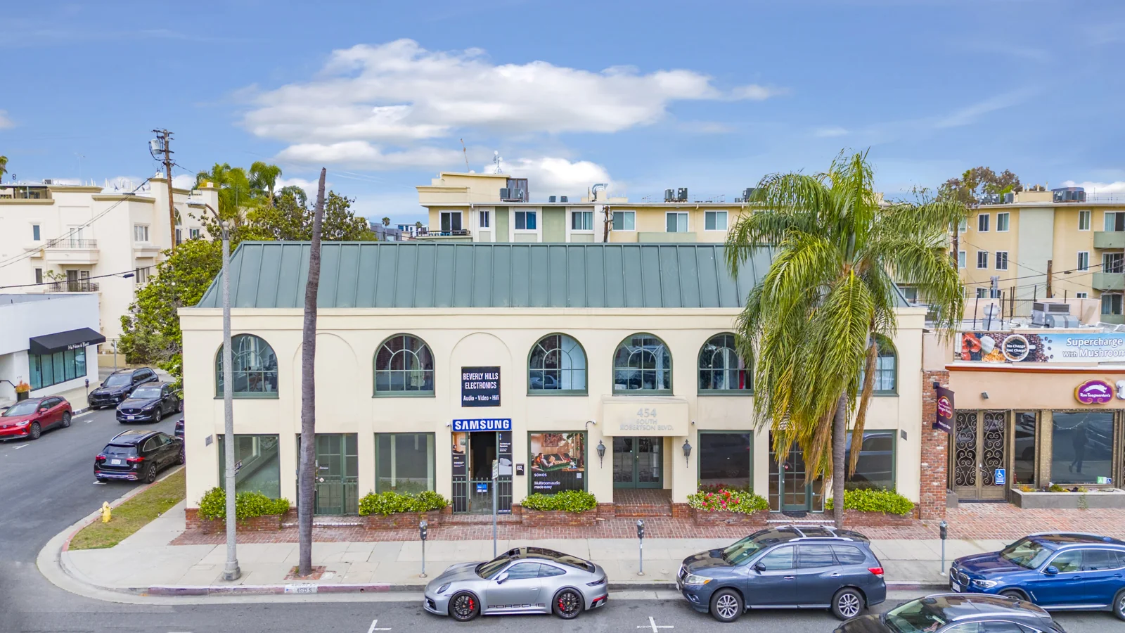 Retail in Los Angeles, CA — Lease in Los Angeles, CA, photo 7 of 8