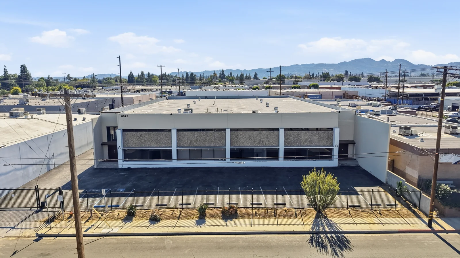 ±23,304 SF of Industrial Space Available in… — Lease in Los Angeles, CA, photo 3 of 8