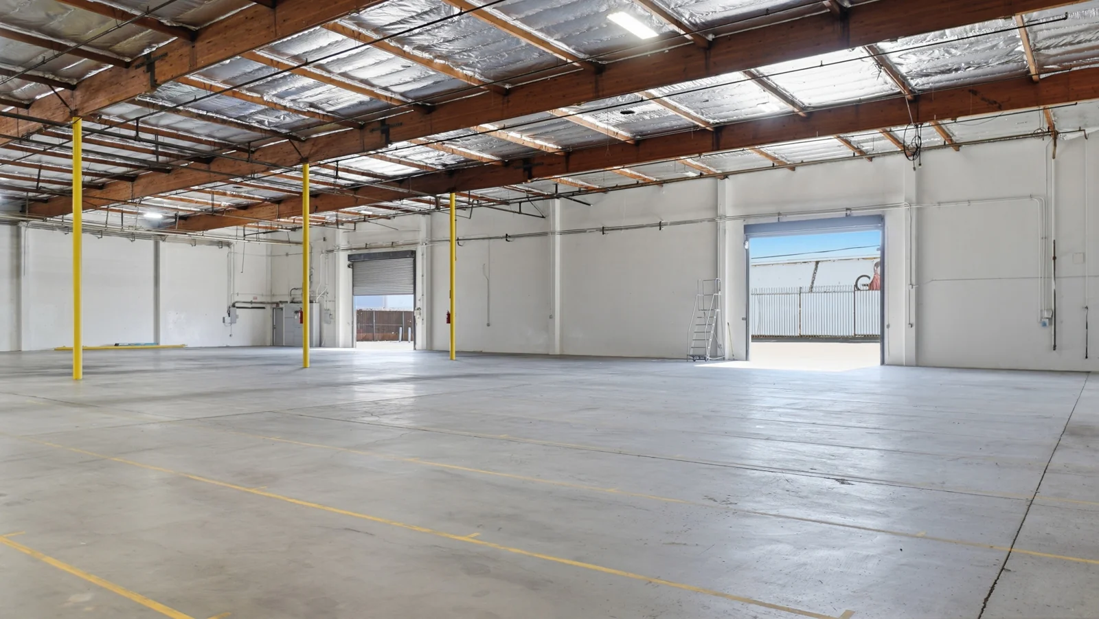 ±23,304 SF of Industrial Space Available in… — Lease in Los Angeles, CA, photo 6 of 8