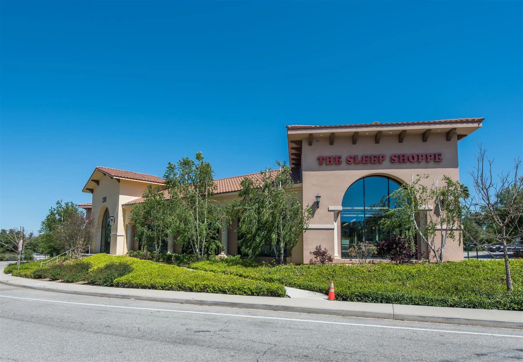 Office in Thousand Oaks, CA — Sale in Thousand Oaks, CA, photo 1 of 6