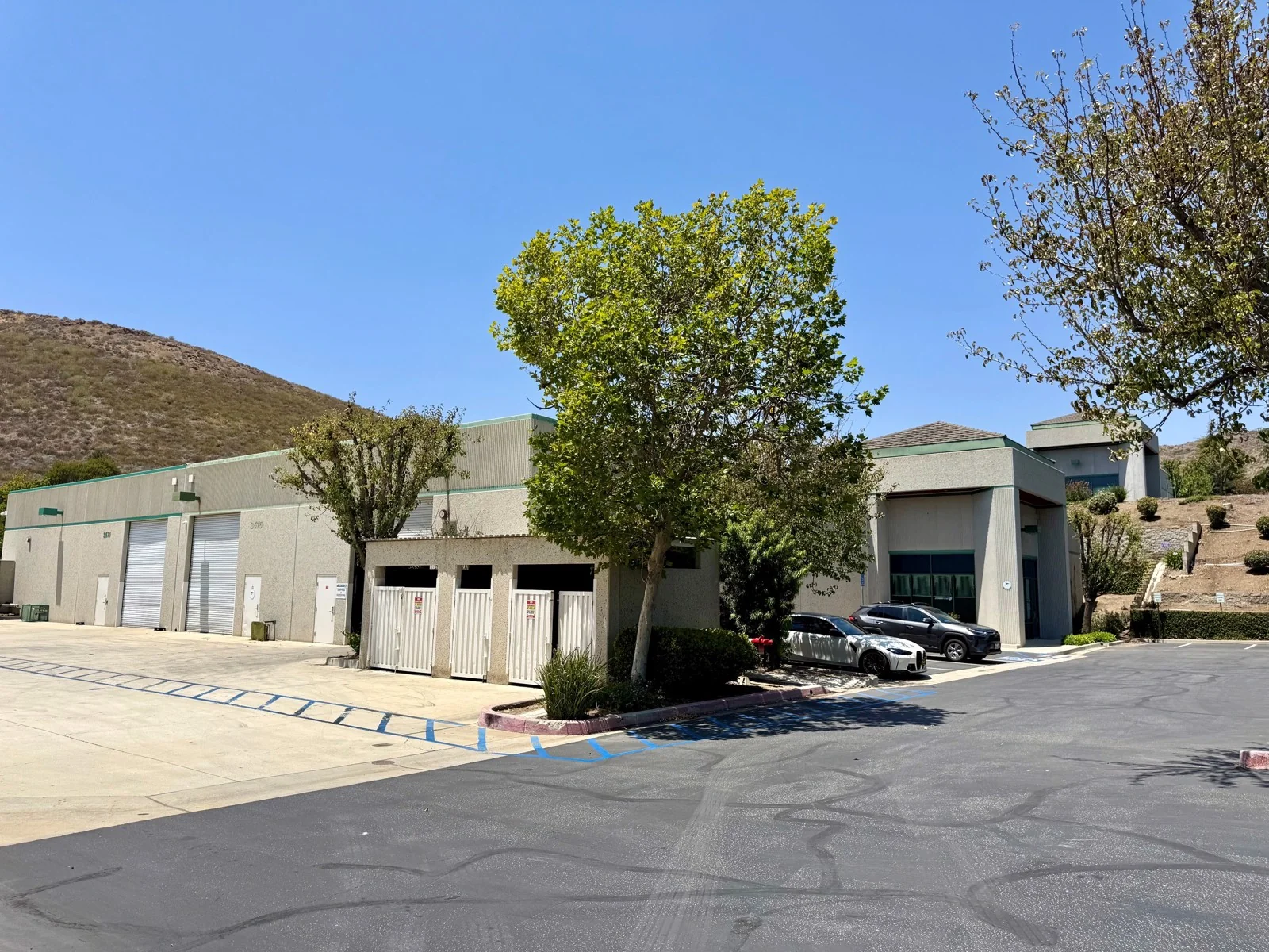 USA Business Park — Lease in Thousand Oaks, CA, photo 2 of 8