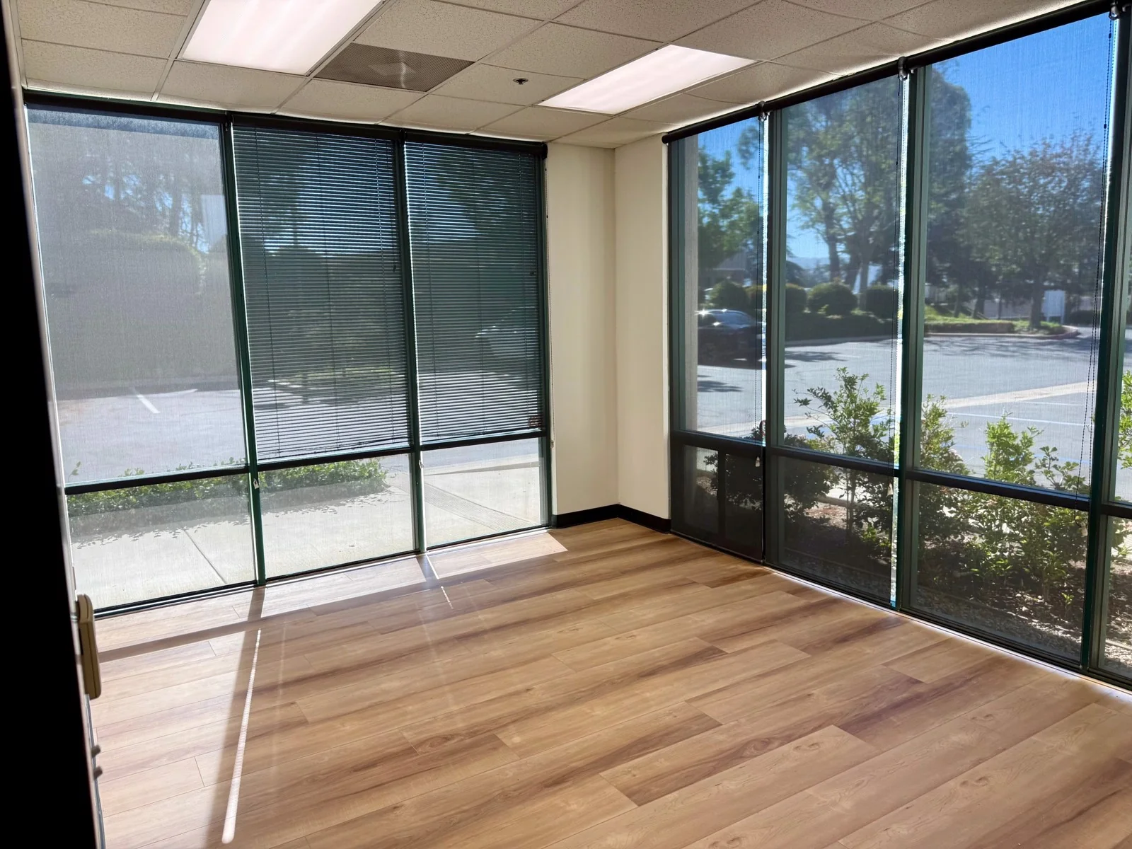USA Business Park — Lease in Thousand Oaks, CA, photo 3 of 8