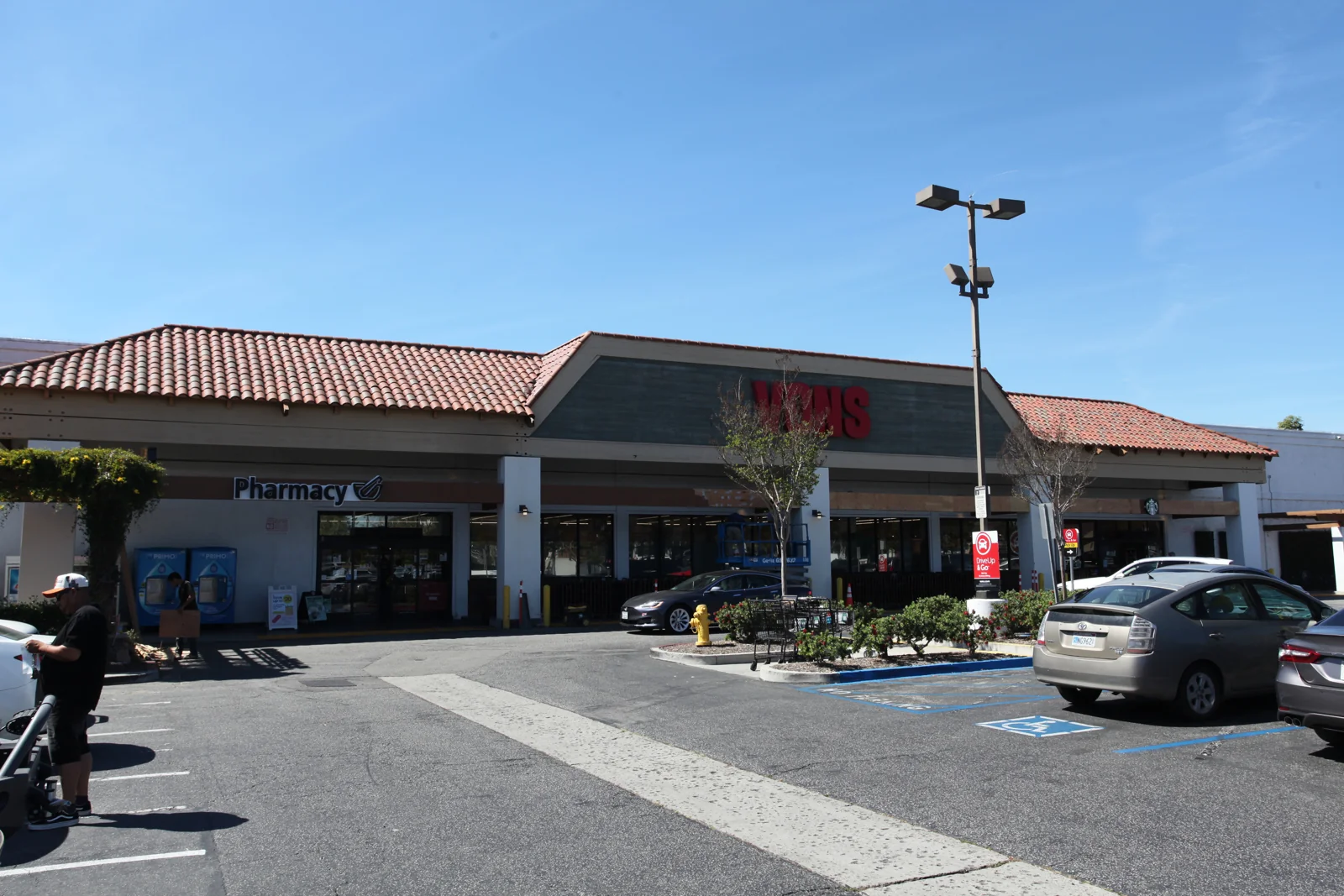 Ventura Village Shopping Center — Lease in Ventura, CA, photo 1 of 4