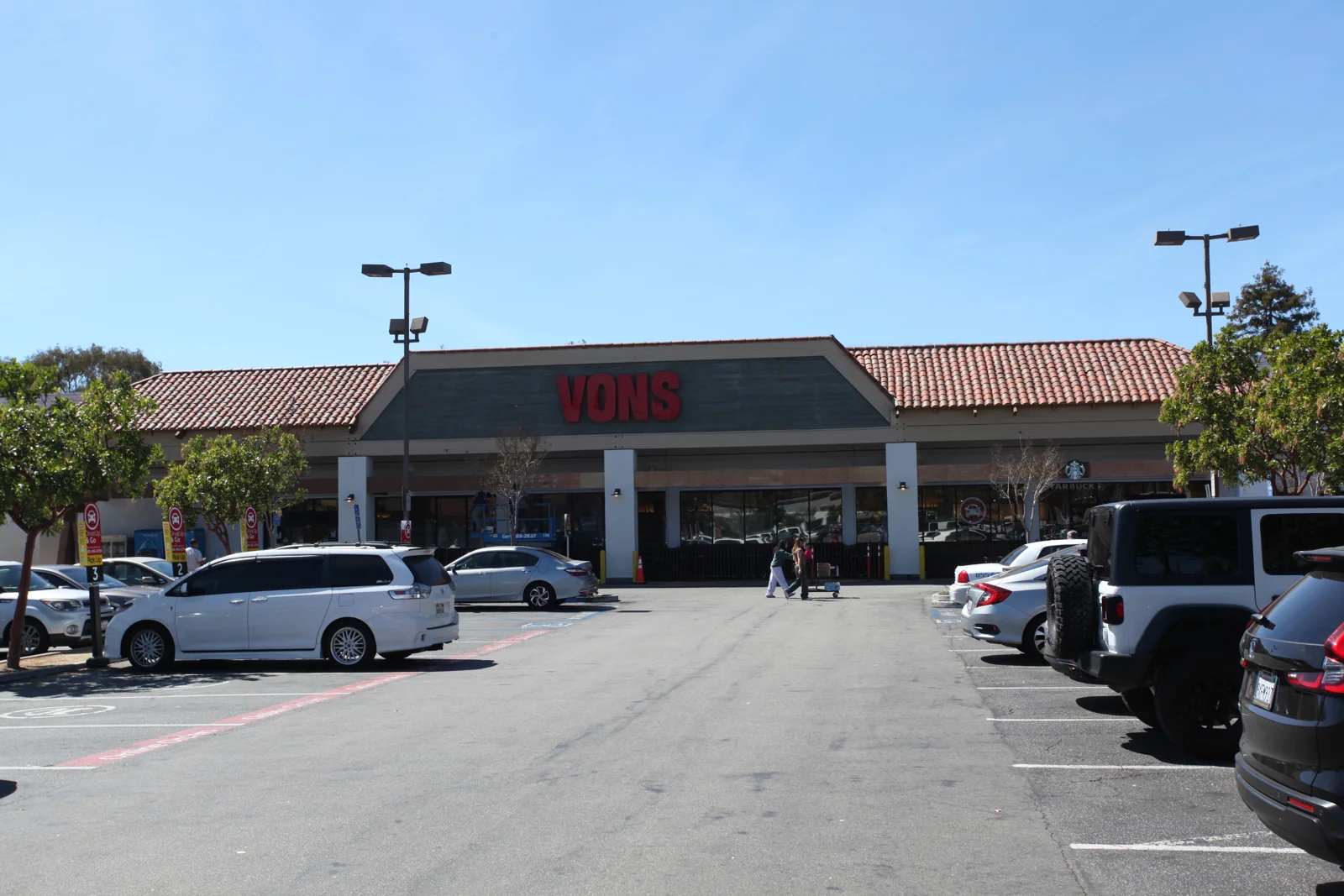 Ventura Village Shopping Center — Lease in Ventura, CA, photo 3 of 4