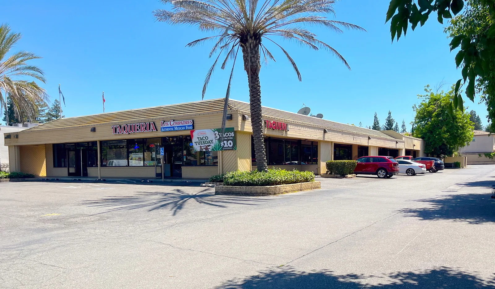 Fair Oaks Blvd Building — Lease in Sacramento, CA, photo 2 of 3