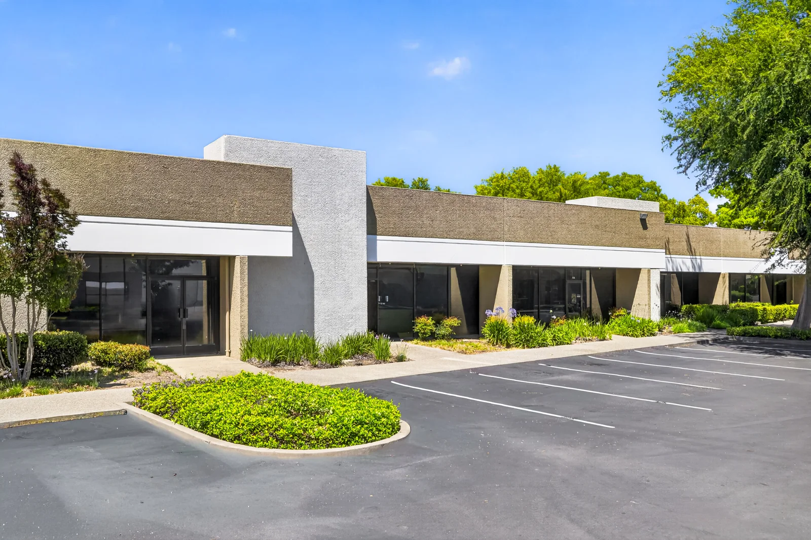 Northgate Business Center II — Lease in Sacramento, CA, photo 1 of 3